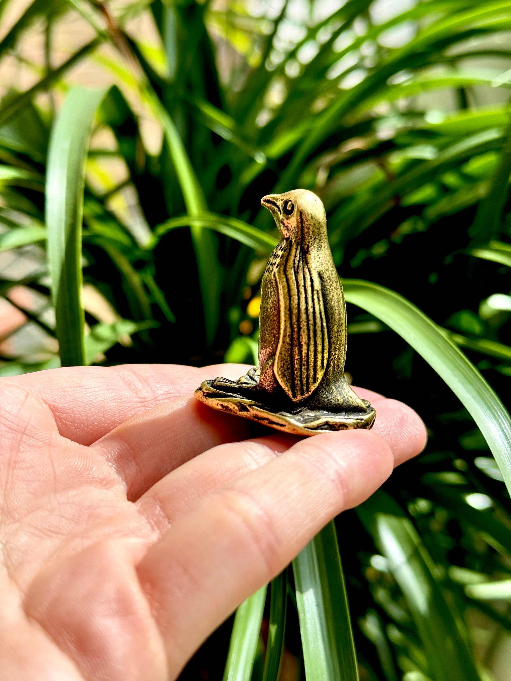 Fine penguin solid brass figurine Cute emperor penguin adorable little gift desktop ornament, creative paperweight