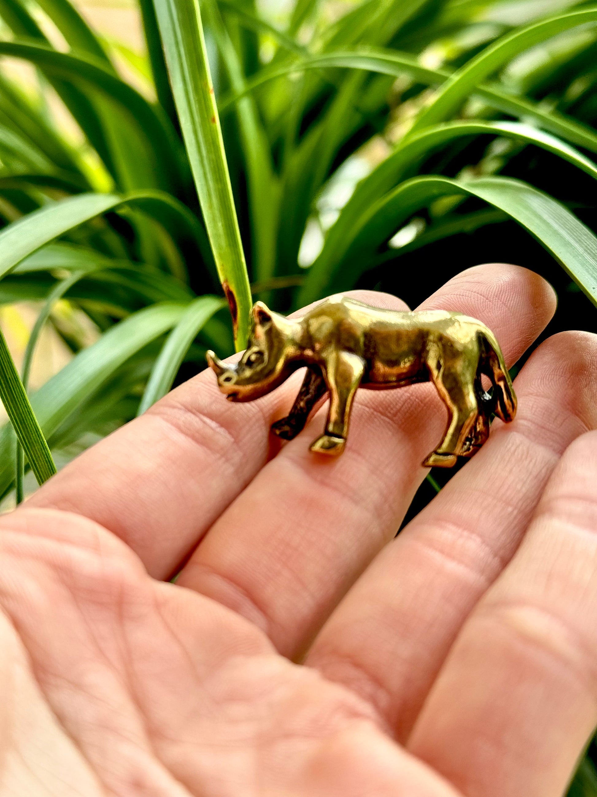 Solid Brass Cute Rhino Statue Sculpture Tea Play Ornaments Solid Retro Distressed Copper, White rhinoceros figurine