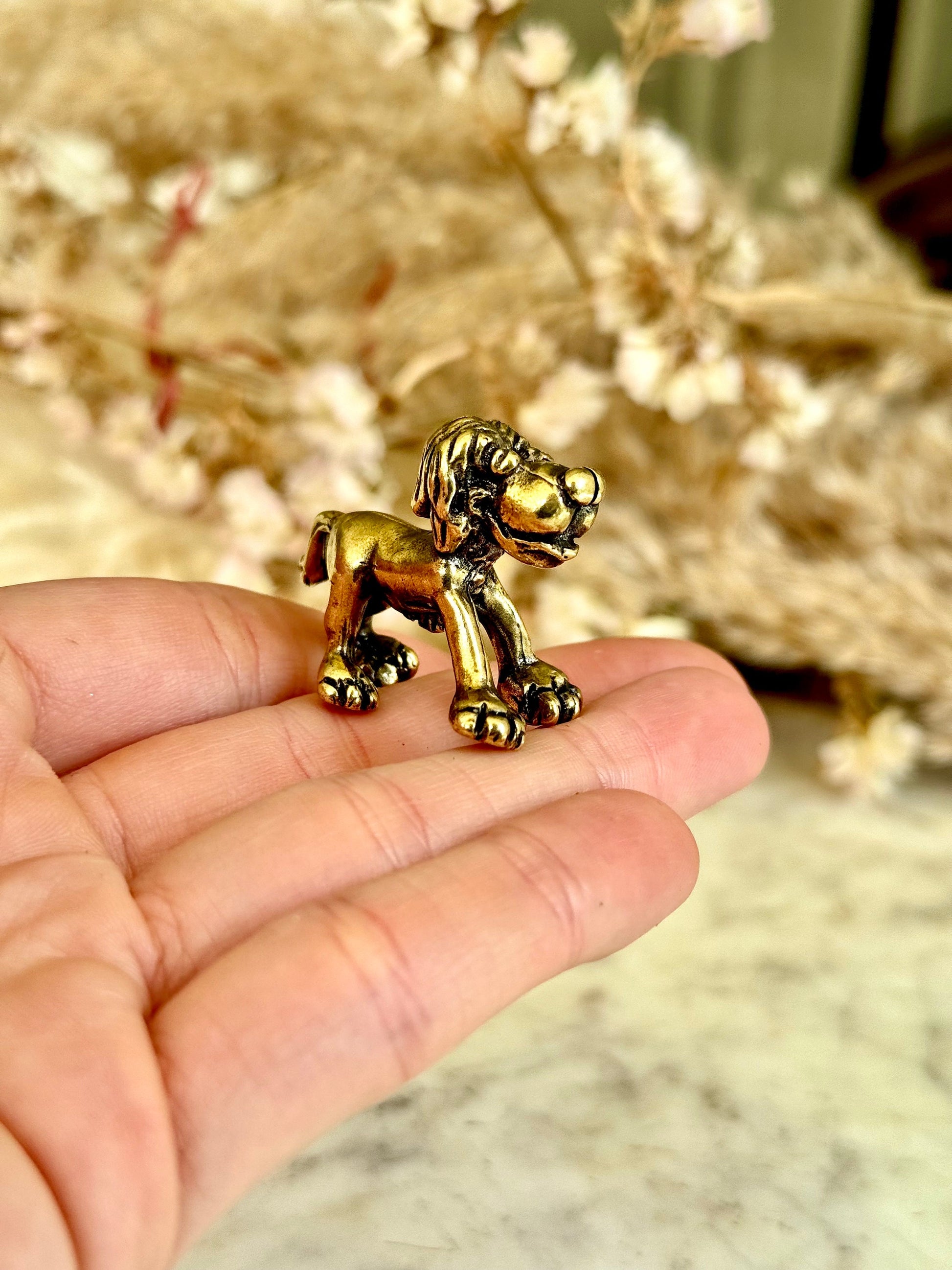 Cute style Cute lion casting figurine, Solid Brass Hand Carved Lion Statue, Safari home decoration, collectible animal brass figurine