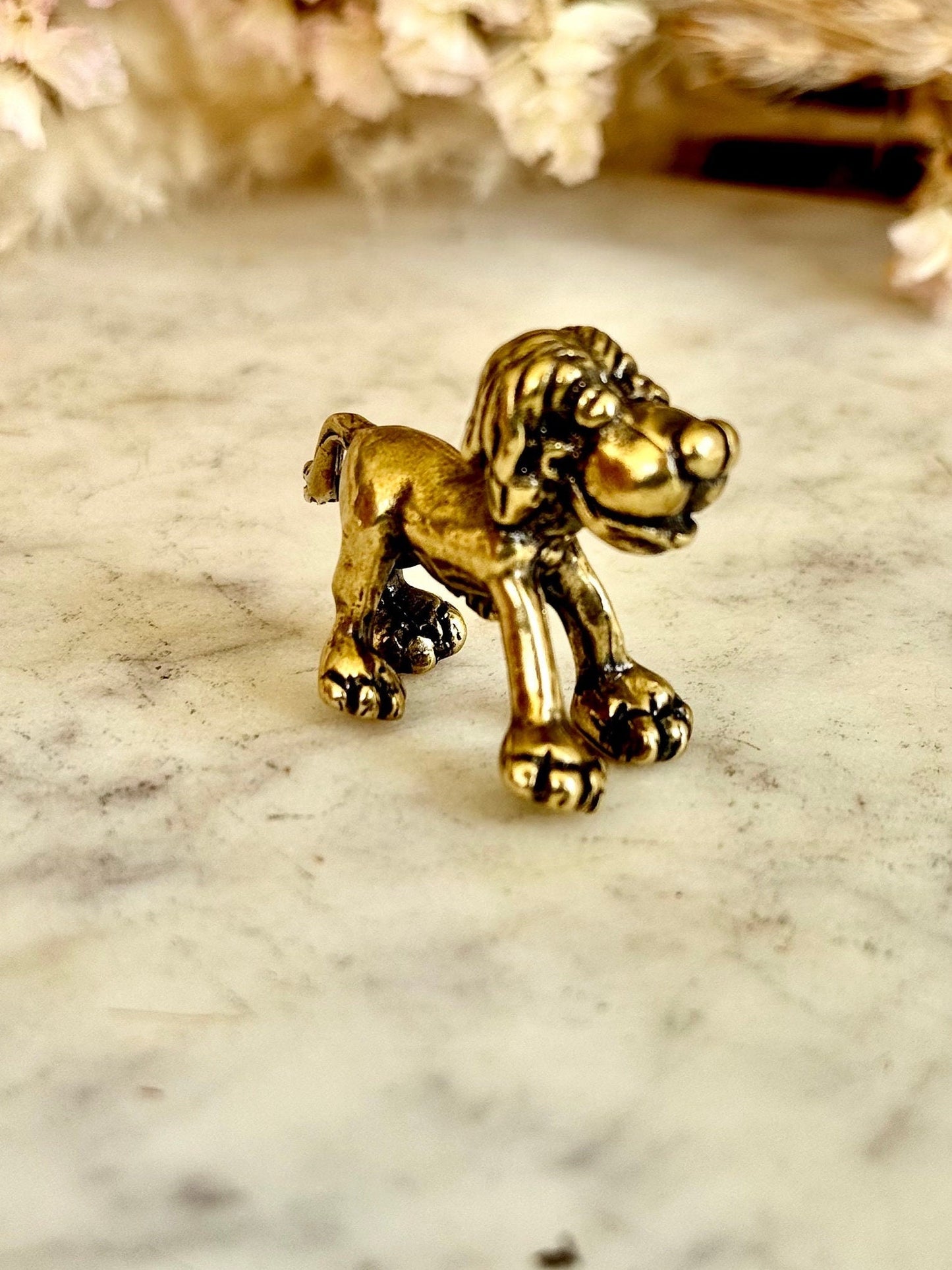 Cute style Cute lion casting figurine, Solid Brass Hand Carved Lion Statue, Safari home decoration, collectible animal brass figurine