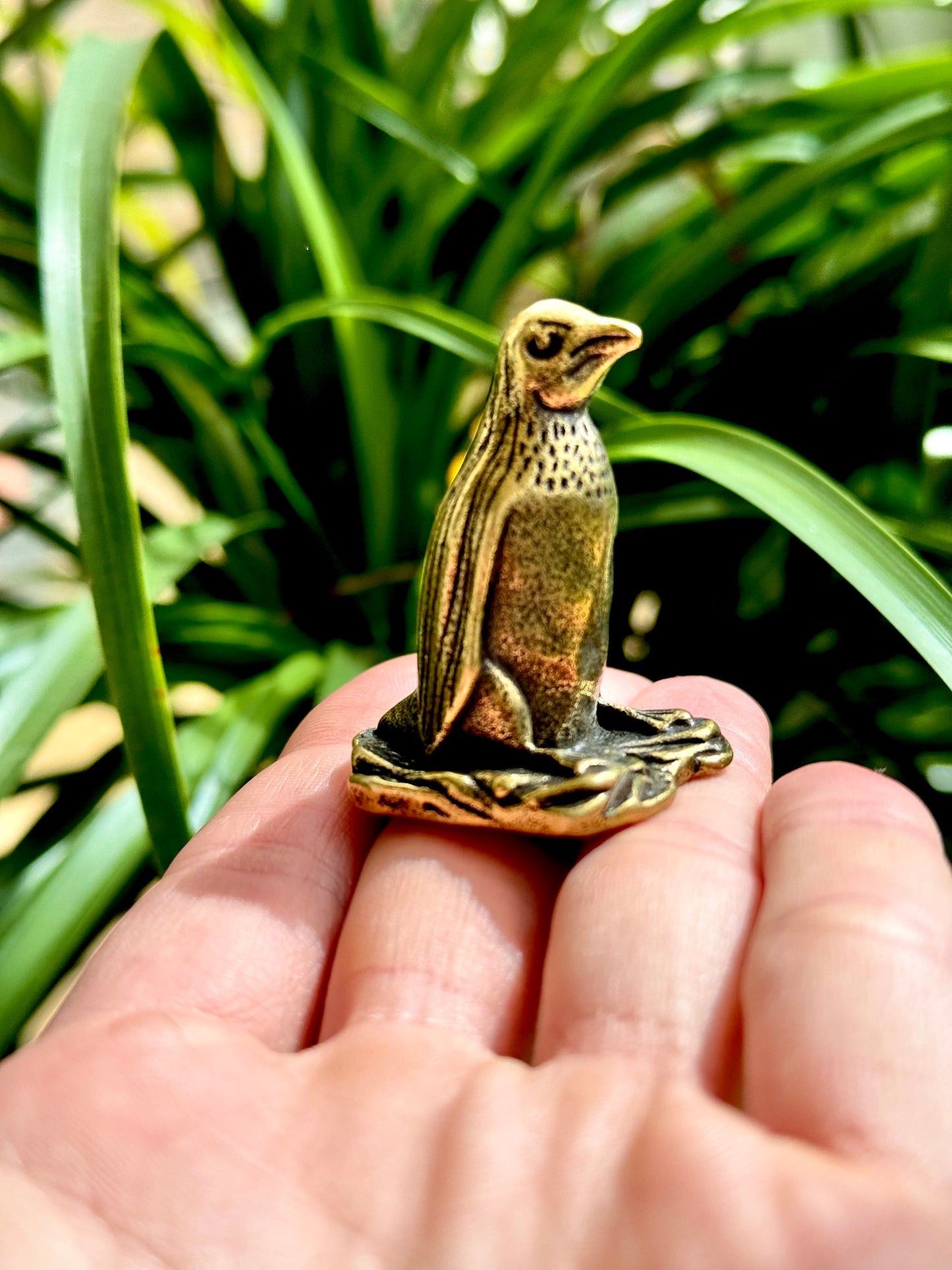 Fine penguin solid brass figurine Cute emperor penguin adorable little gift desktop ornament, creative paperweight