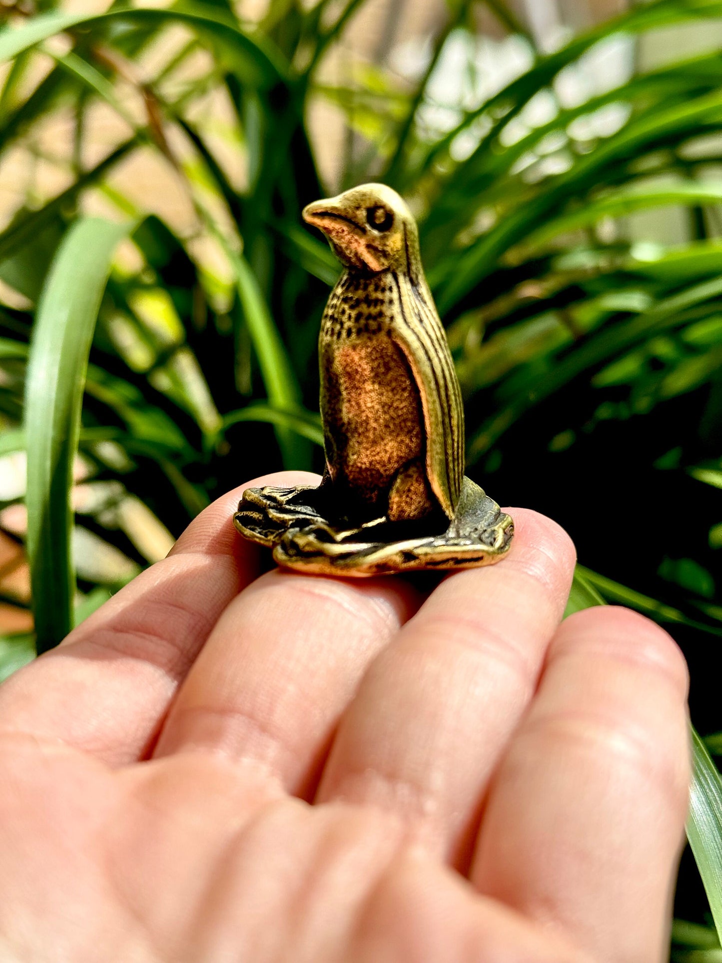 Fine penguin solid brass figurine Cute emperor penguin adorable little gift desktop ornament, creative paperweight