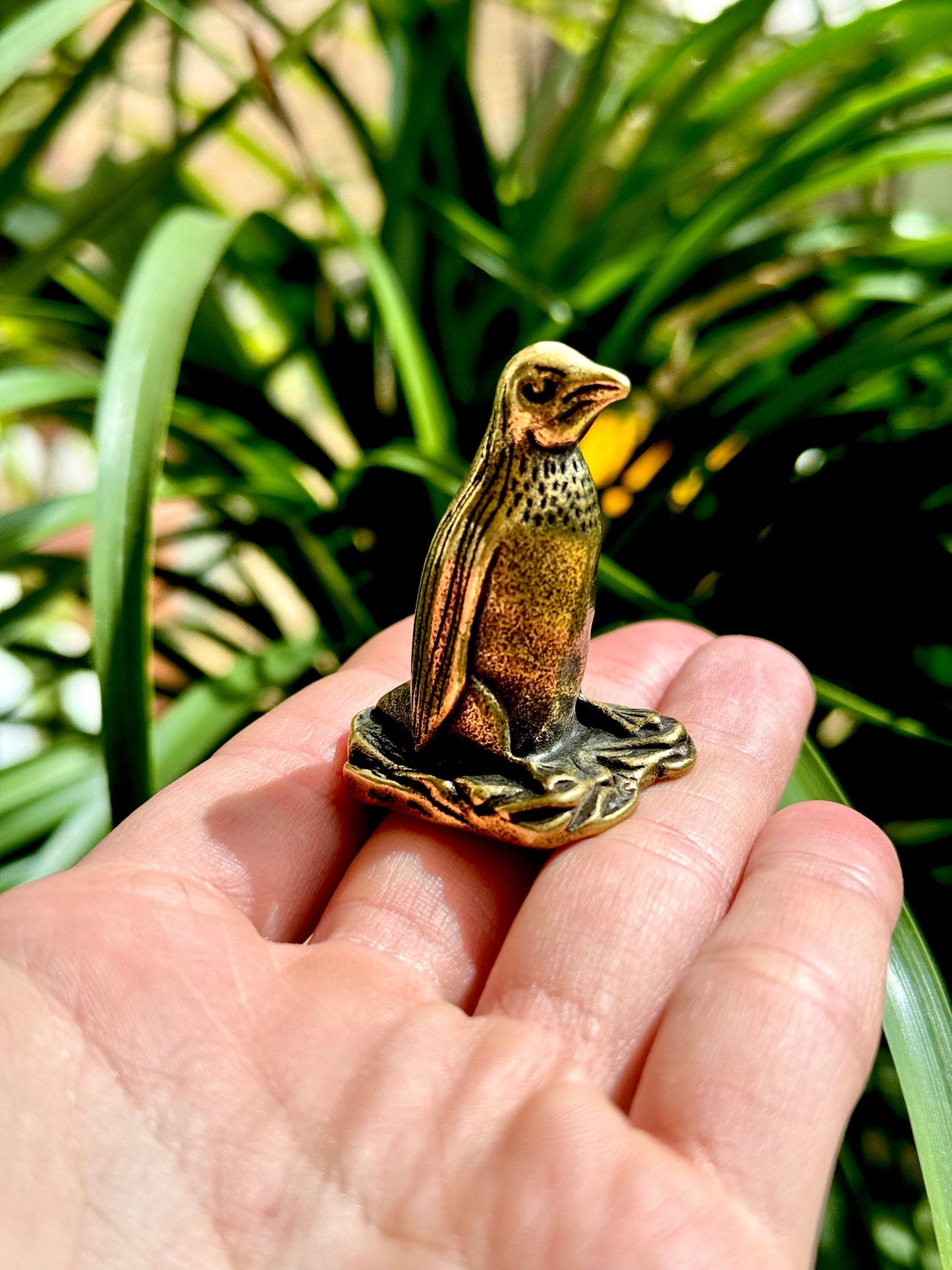 Fine penguin solid brass figurine Cute emperor penguin adorable little gift desktop ornament, creative paperweight