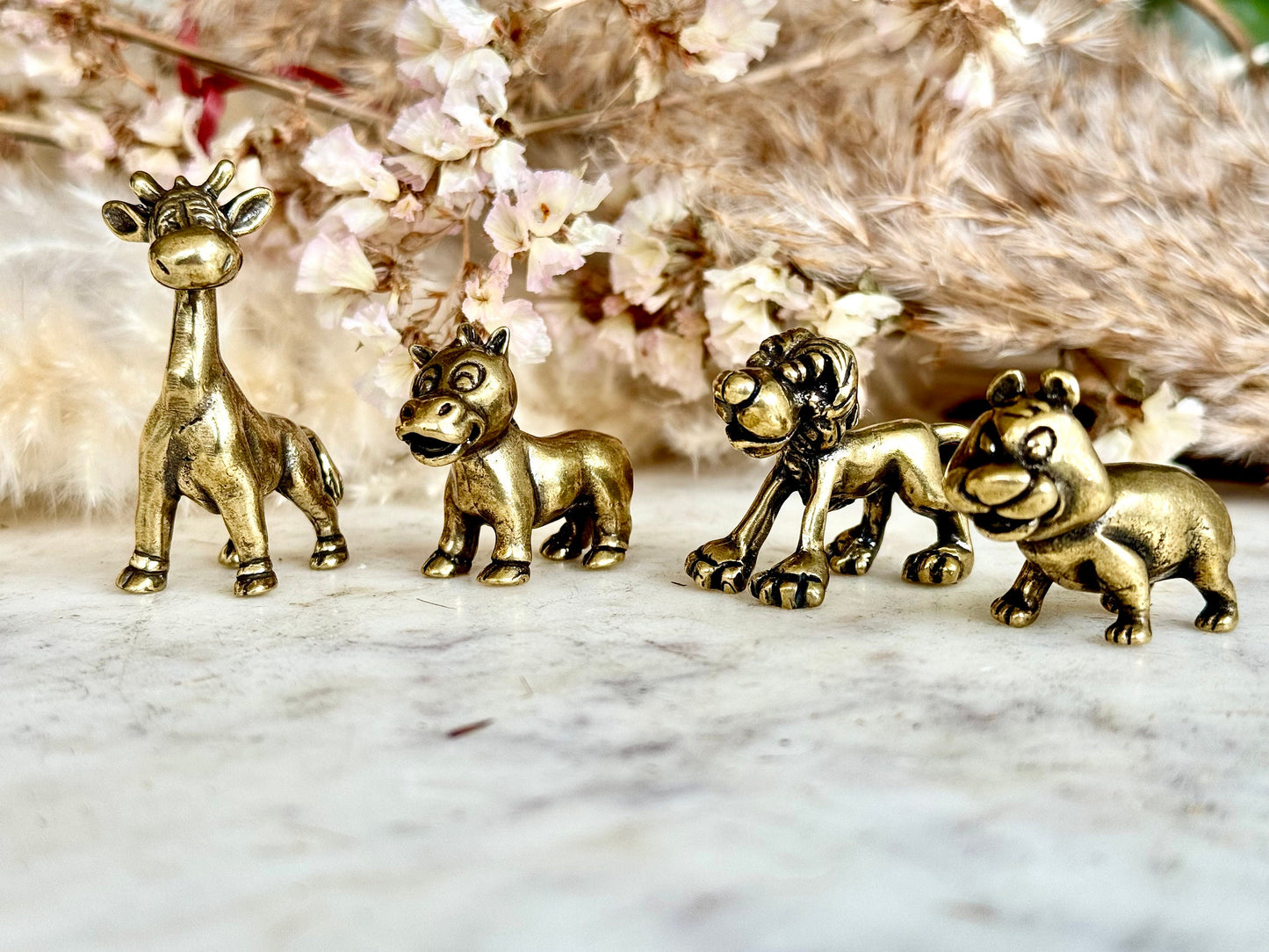 Cute style Cute lion casting figurine, Solid Brass Hand Carved Lion Statue, Safari home decoration, collectible animal brass figurine