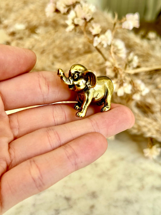 Solid brass Happy elephant figurine, beautiful jungle decor, collectible elephant, cool style Animal miniature