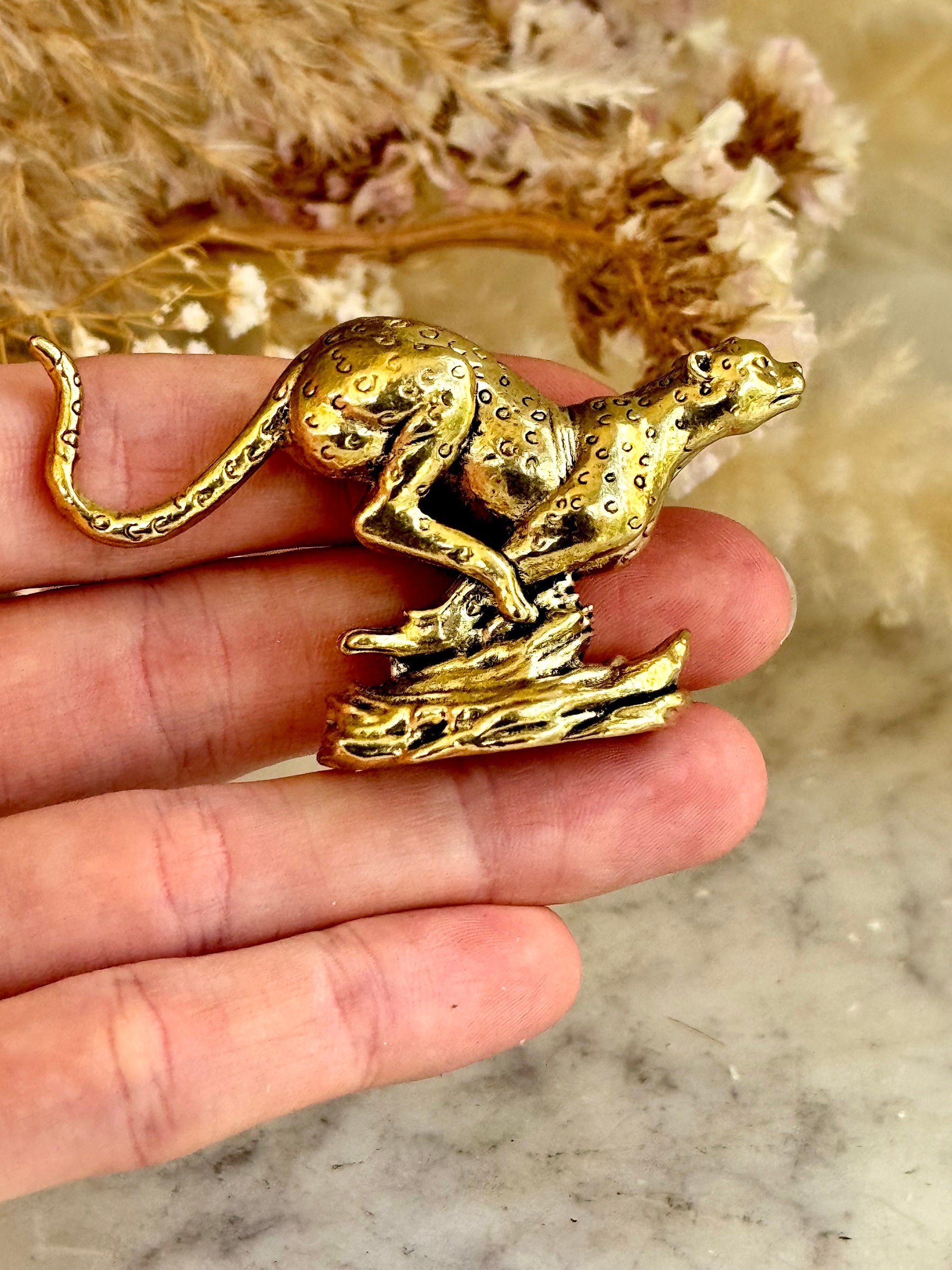 Solid Brass Running Chettah Figurine, African animal Statue, Golden Leopard Ornament, Creative Desk Accessories