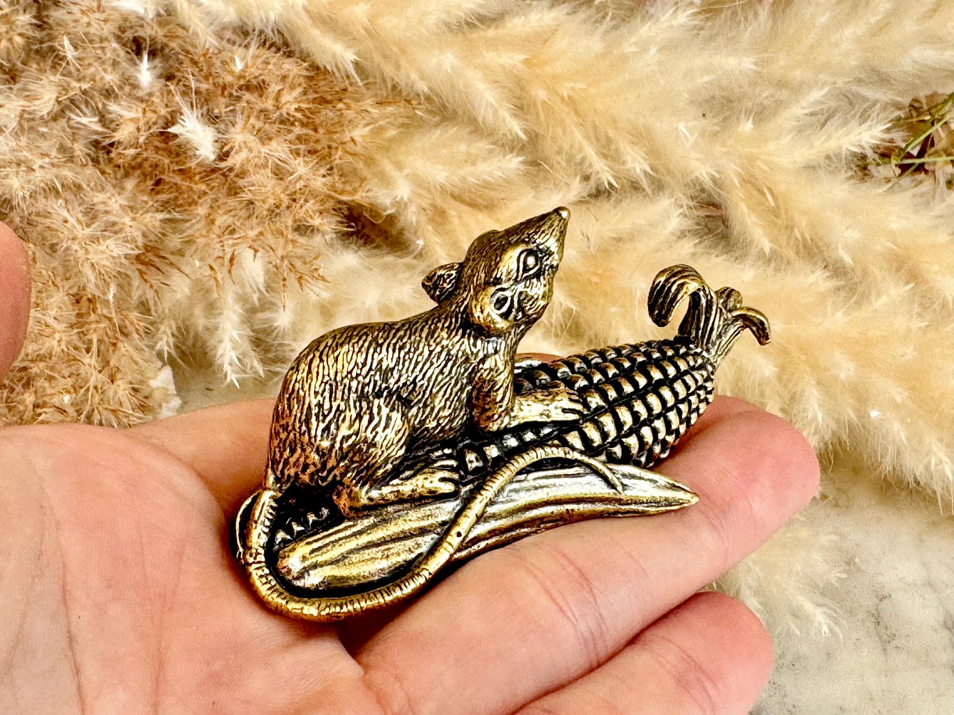 Solid brass mouse on a corn statuette, Mouse and maze figurine, Creative Desktop ornament, Fountain Pen rest, Novelty gift, gift for loved