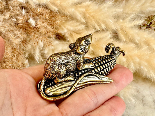 Solid brass mouse on a corn statuette, Mouse and maze figurine, Creative Desktop ornament, Fountain Pen rest, Novelty gift, gift for loved