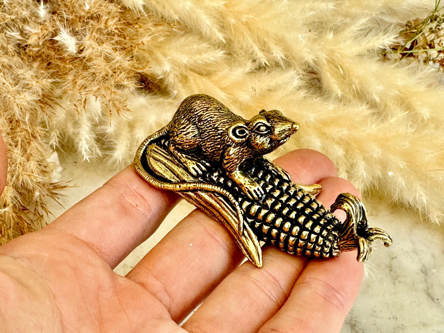 Solid brass mouse on a corn statuette, Mouse and maze figurine, Creative Desktop ornament, Fountain Pen rest, Novelty gift, gift for loved