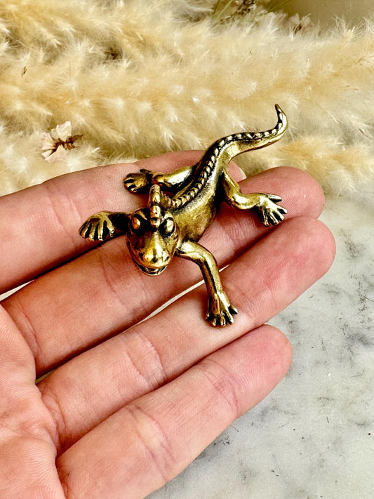 Solid Brass Happy lizard ornament, metal dragon sculpture, monster figurine, Iguana ornament, lizard teapet, metal reptile