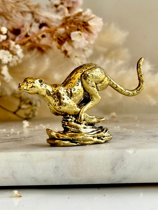 Solid Brass Running Chettah Figurine, African animal Statue, Golden Leopard Ornament, Creative Desk Accessories