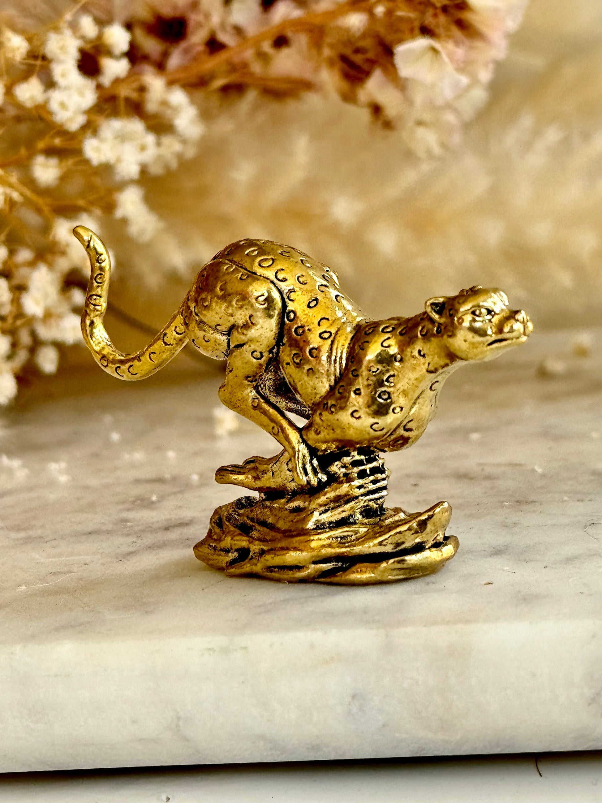 Solid Brass Running Chettah Figurine, African animal Statue, Golden Leopard Ornament, Creative Desk Accessories