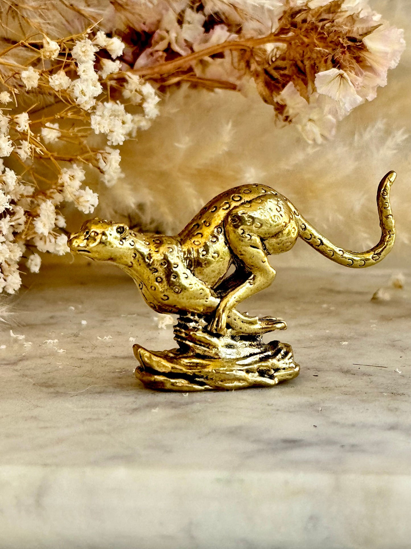 Solid Brass Running Chettah Figurine, African animal Statue, Golden Leopard Ornament, Creative Desk Accessories