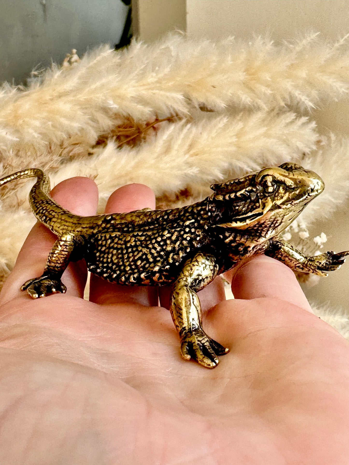 Fine lifelike Brass Bearded dragon Miniature, dragon sculpture, lizard figurine, solid brass figurine, Iguana ornament, metal reptile