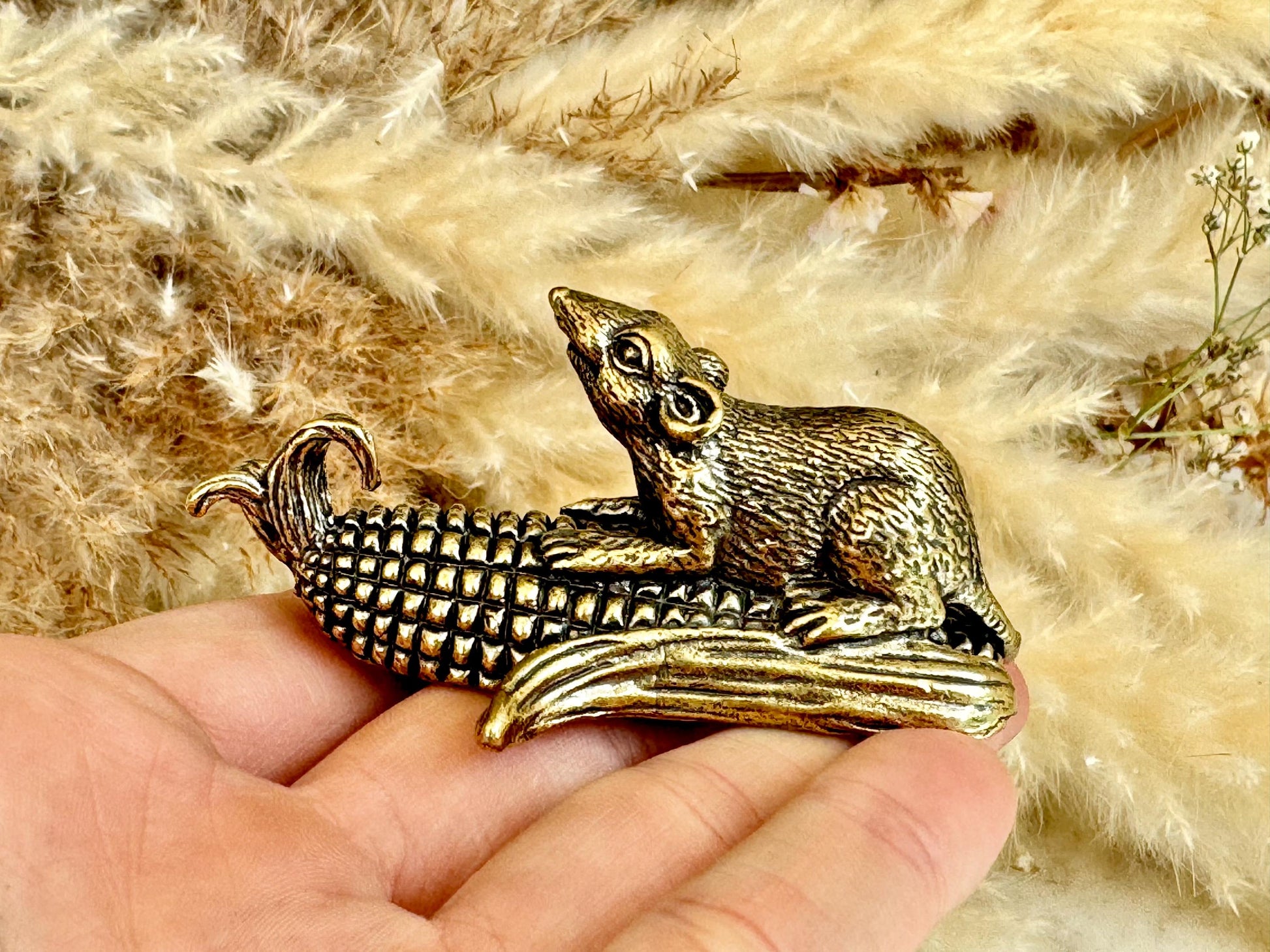 Solid brass mouse on a corn statuette, Mouse and maze figurine, Creative Desktop ornament, Fountain Pen rest, Novelty gift, gift for loved