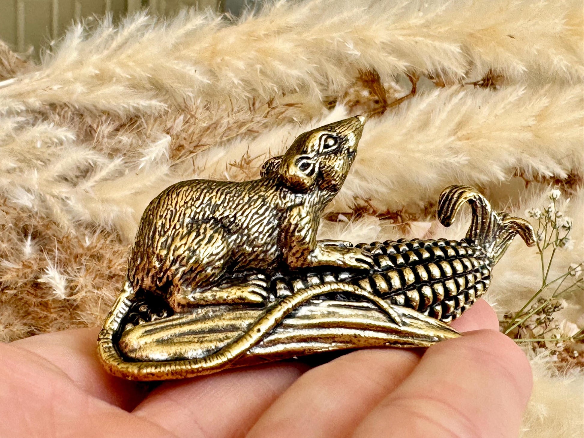 Solid brass mouse on a corn statuette, Mouse and maze figurine, Creative Desktop ornament, Fountain Pen rest, Novelty gift, gift for loved