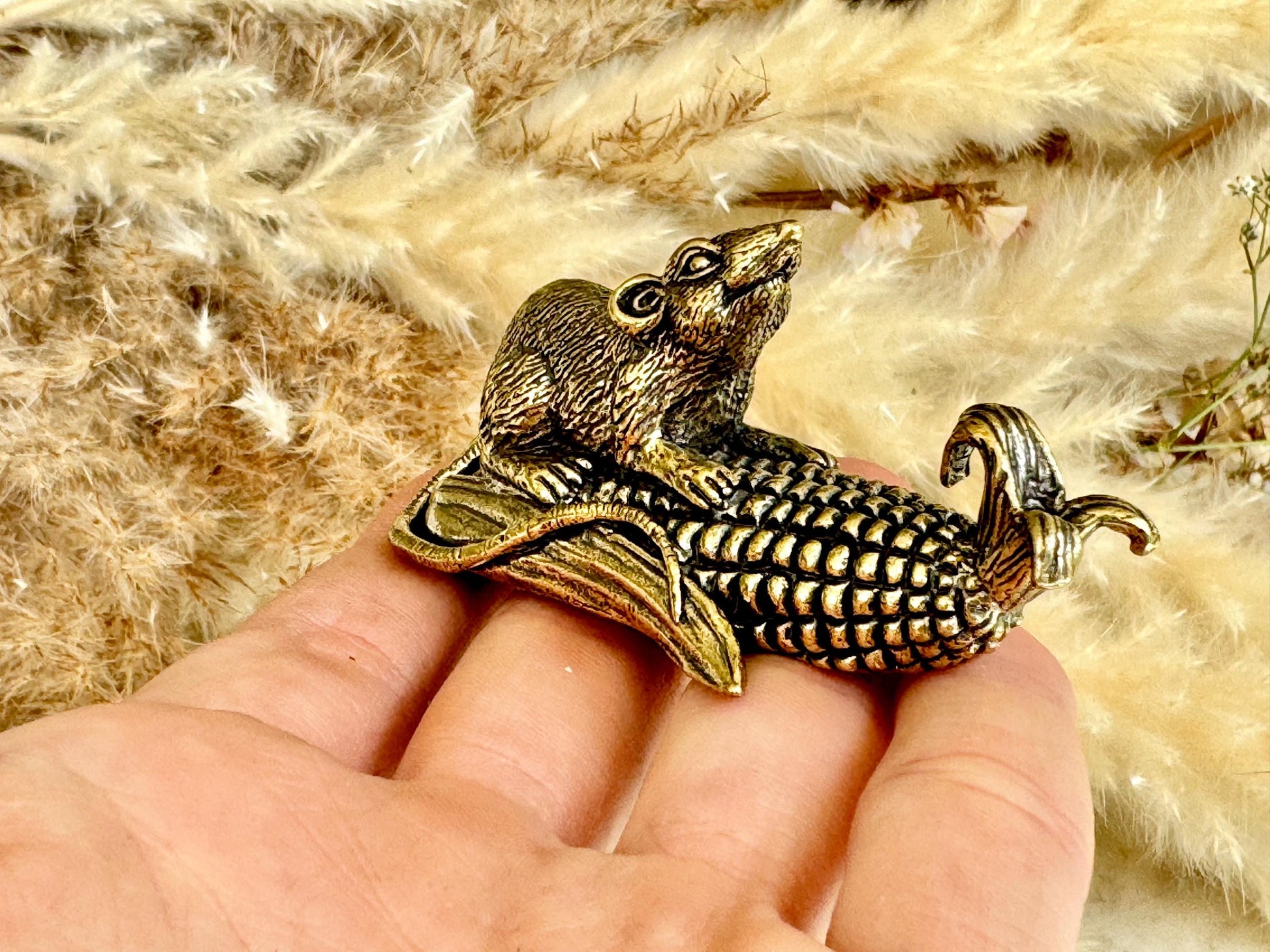 Solid brass mouse on a corn statuette, Mouse and maze figurine, Creative Desktop ornament, Fountain Pen rest, Novelty gift, gift for loved