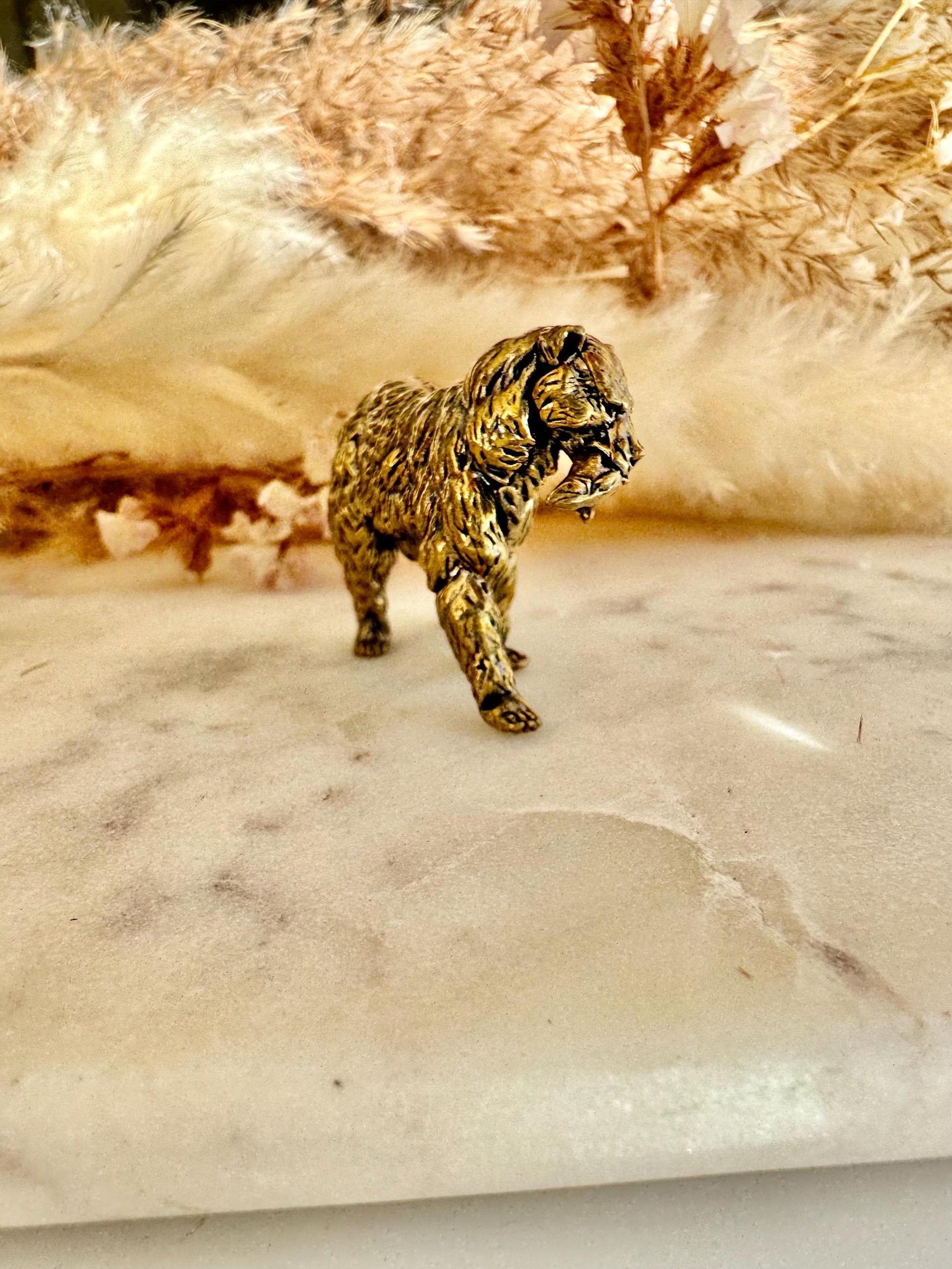 Fine workmanship Grizzly bear with salmon ornament, Solid Brass Bear Miniature, Brown Bear Figurine, Collectible Gift