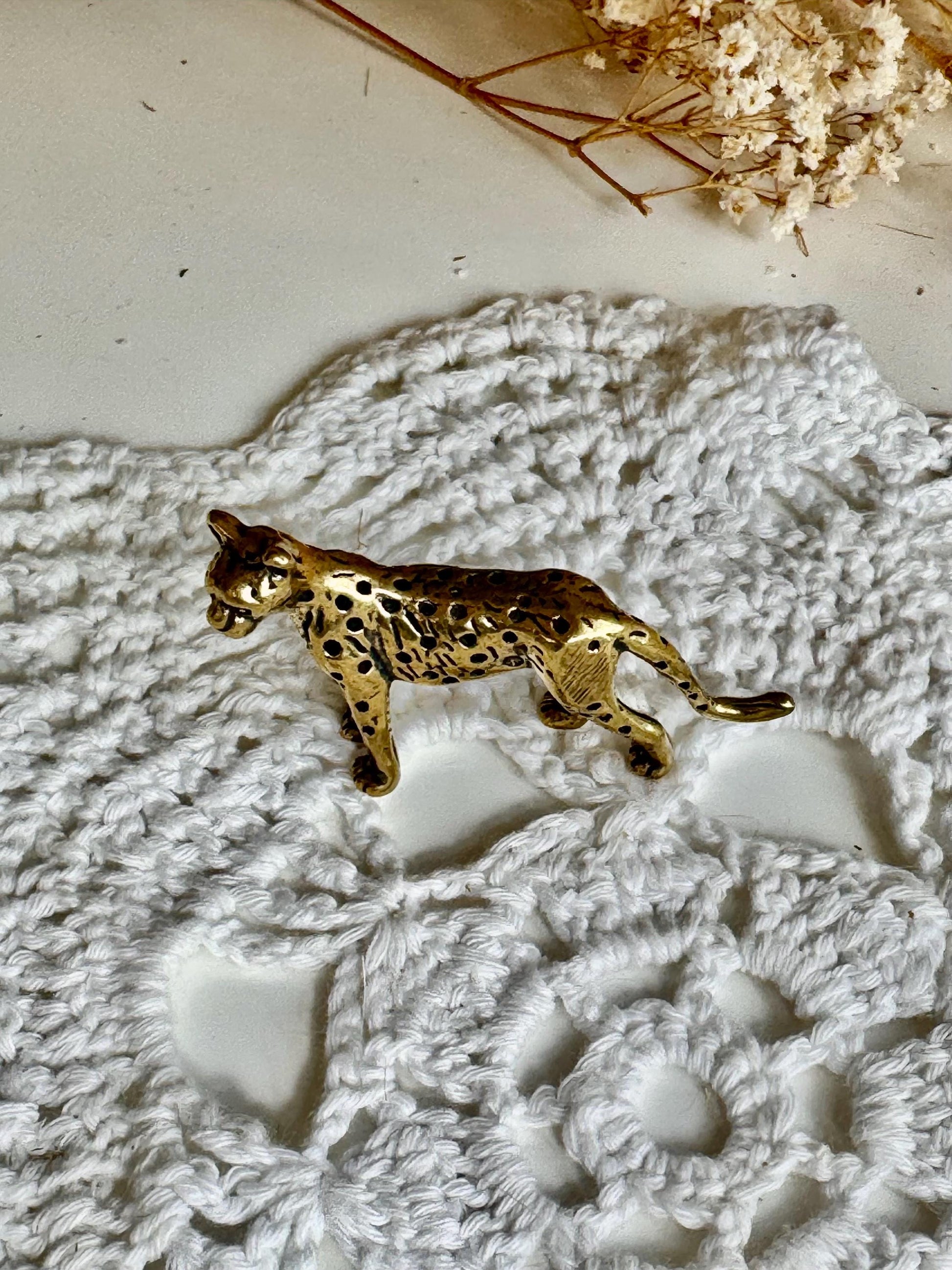Elegant Solid Brass Cheetahs figurine: Artfully Crafted Sculptures Celebrating the Grace and Speed of the Wild, leopard ornament