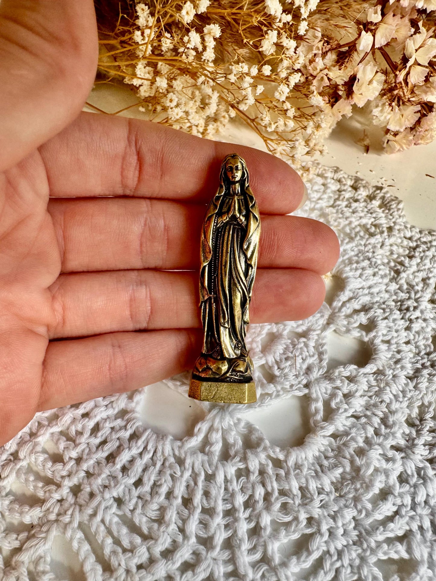 Handcrafted Solid Brass Virgin Mary Statue, Detailed Religious Figurine Catholic Home Decor, Elegant Blessed Virgin Mary Prayer Sculpture