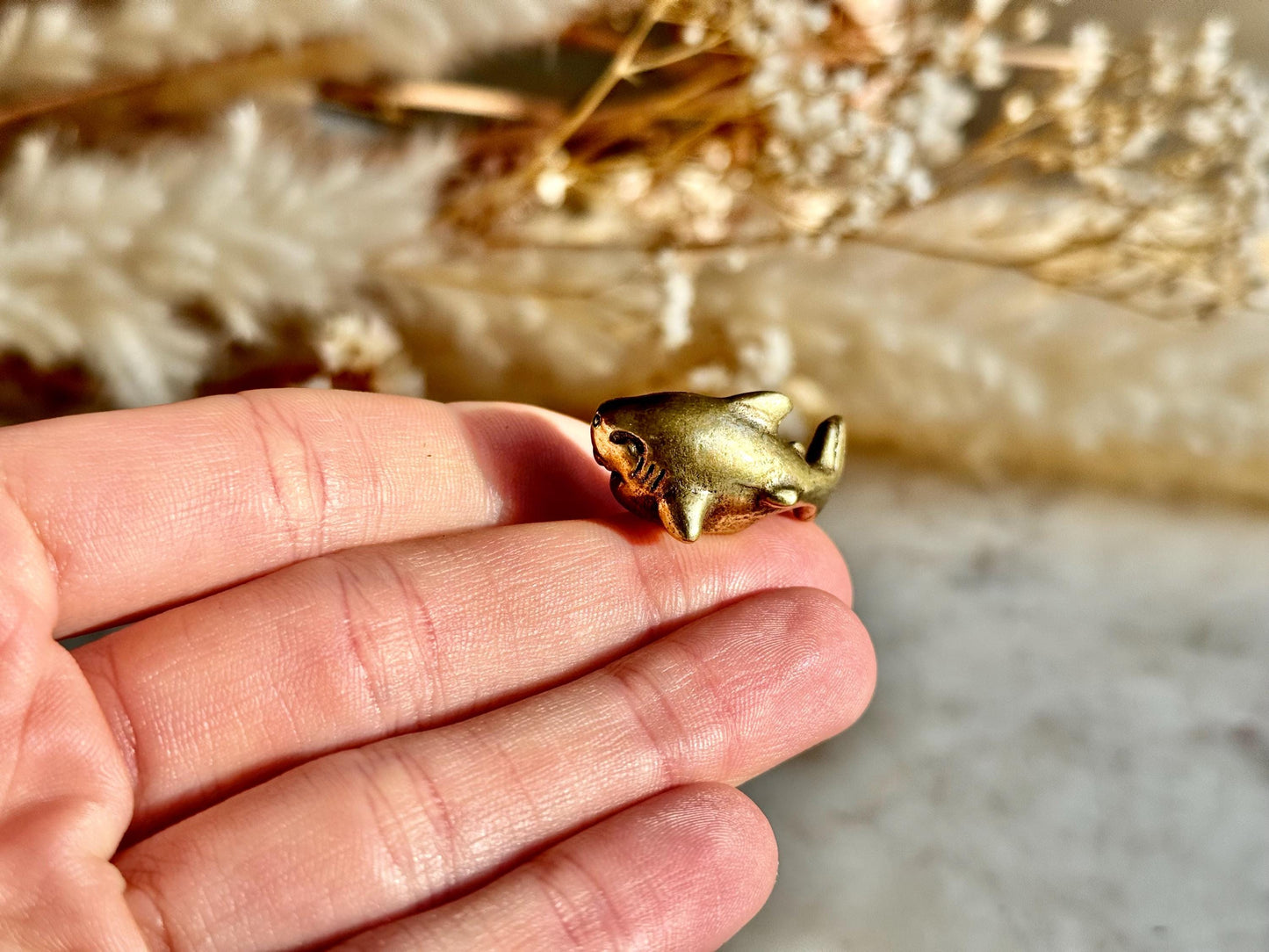 Cute baby Shark Ornamen, Brass craftsmanship solid brass shark sculpture, Happy shark paperweight, metal sea creatures decoration
