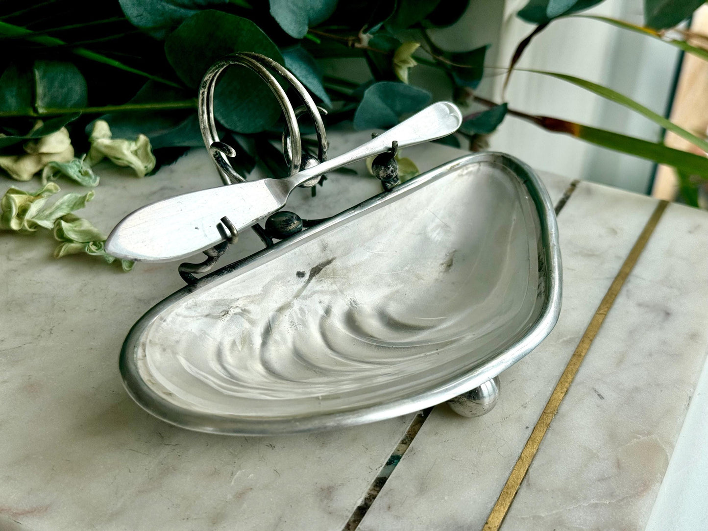 Vintage EPNS Hamilton & Laidlaw Silver-Plated Oyster-Shaped Butter Dish with Knife, Shell Caviar Dish