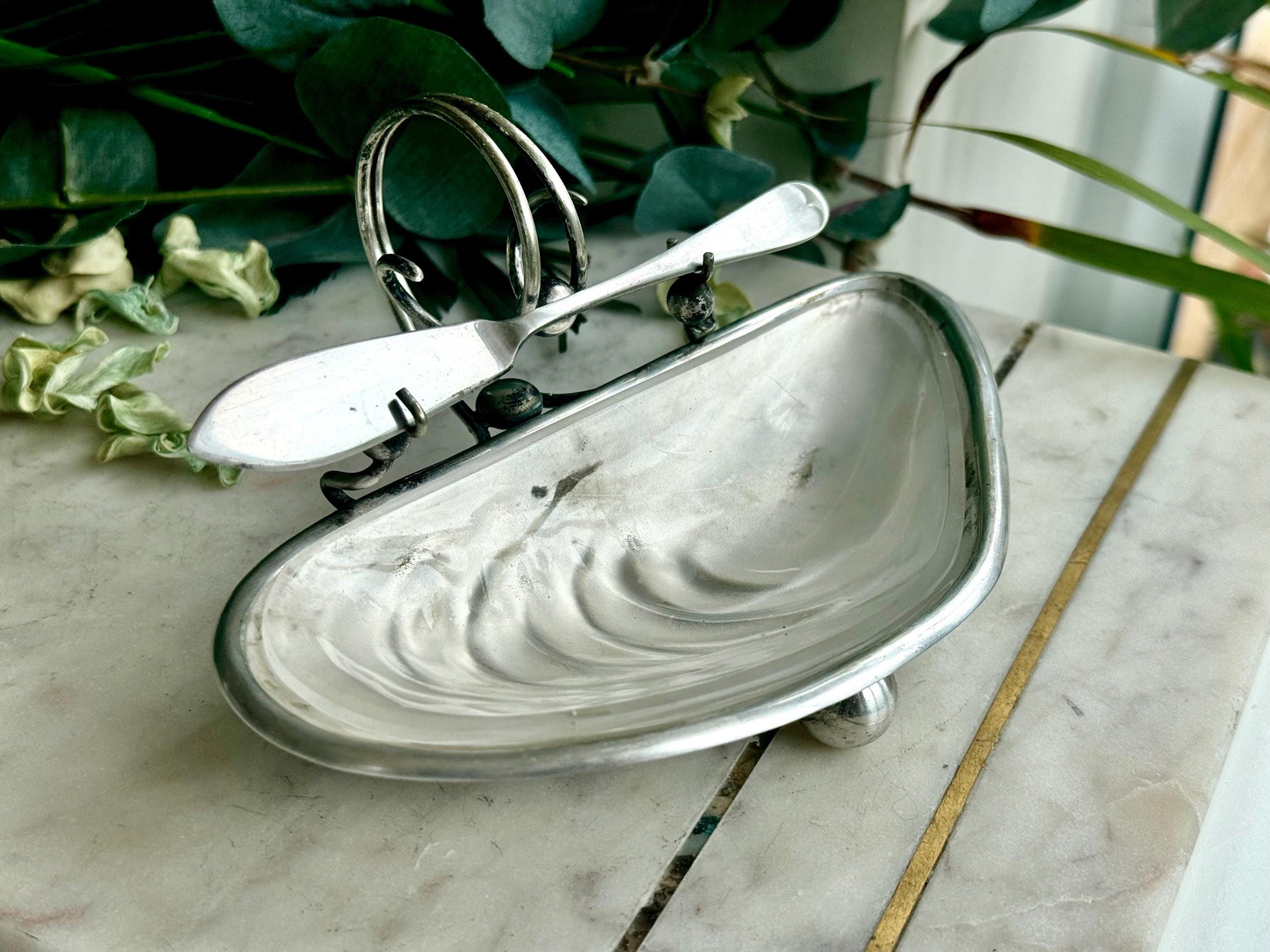 Vintage EPNS Hamilton & Laidlaw Silver-Plated Oyster-Shaped Butter Dish with Knife, Shell Caviar Dish