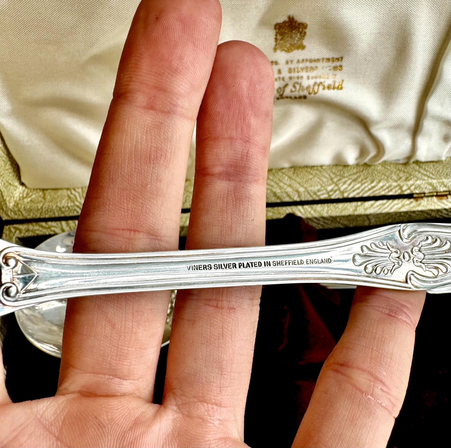 Beautiful Vintage Viners Silver plated Pair of Vintage carved Fruits salad spoons, Vintage Boxed serving set, metalware serving utensil