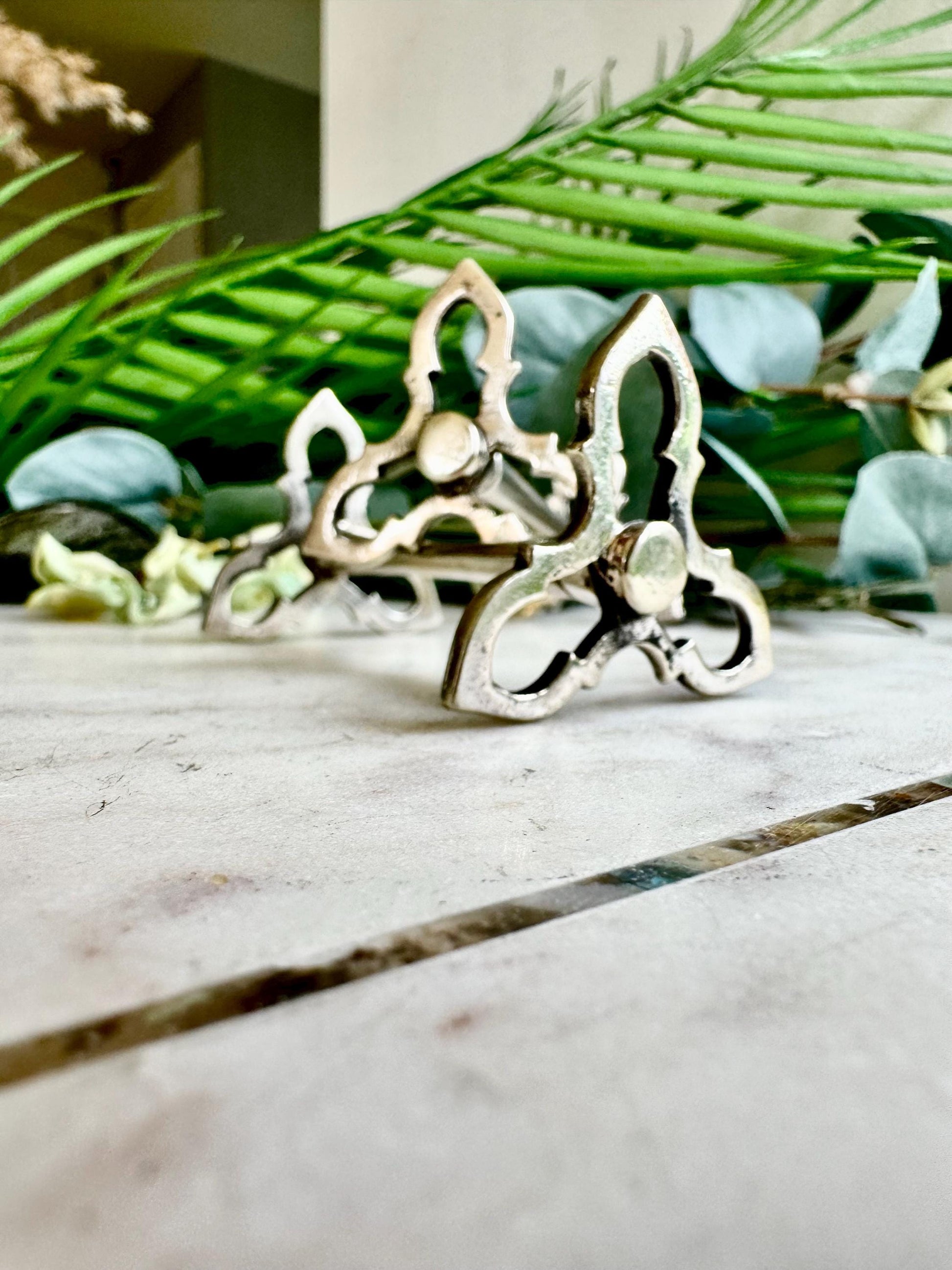 Vintage Set of 2 Silver Plated cutlery rests, english antique, pair of silver plated fleur de lys style cutlery rests, knife spoon holder