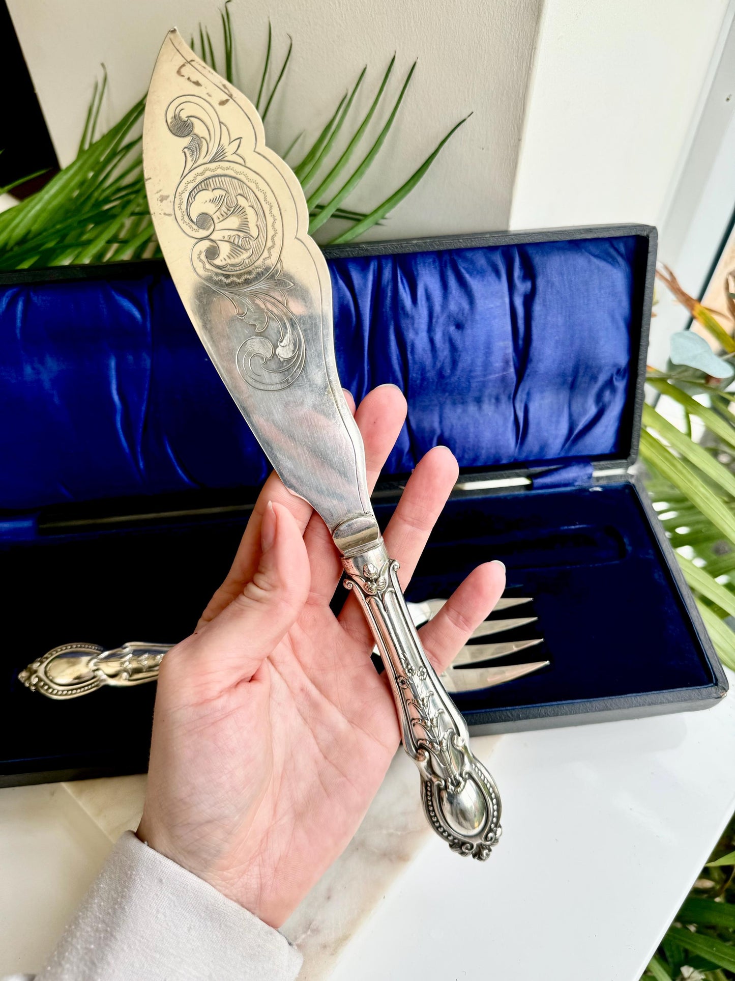 Antique Boxwd Fish Servers Silver Plated Vintage Pair of Engraved Fork and Knife, Elegant British Vintage silverware