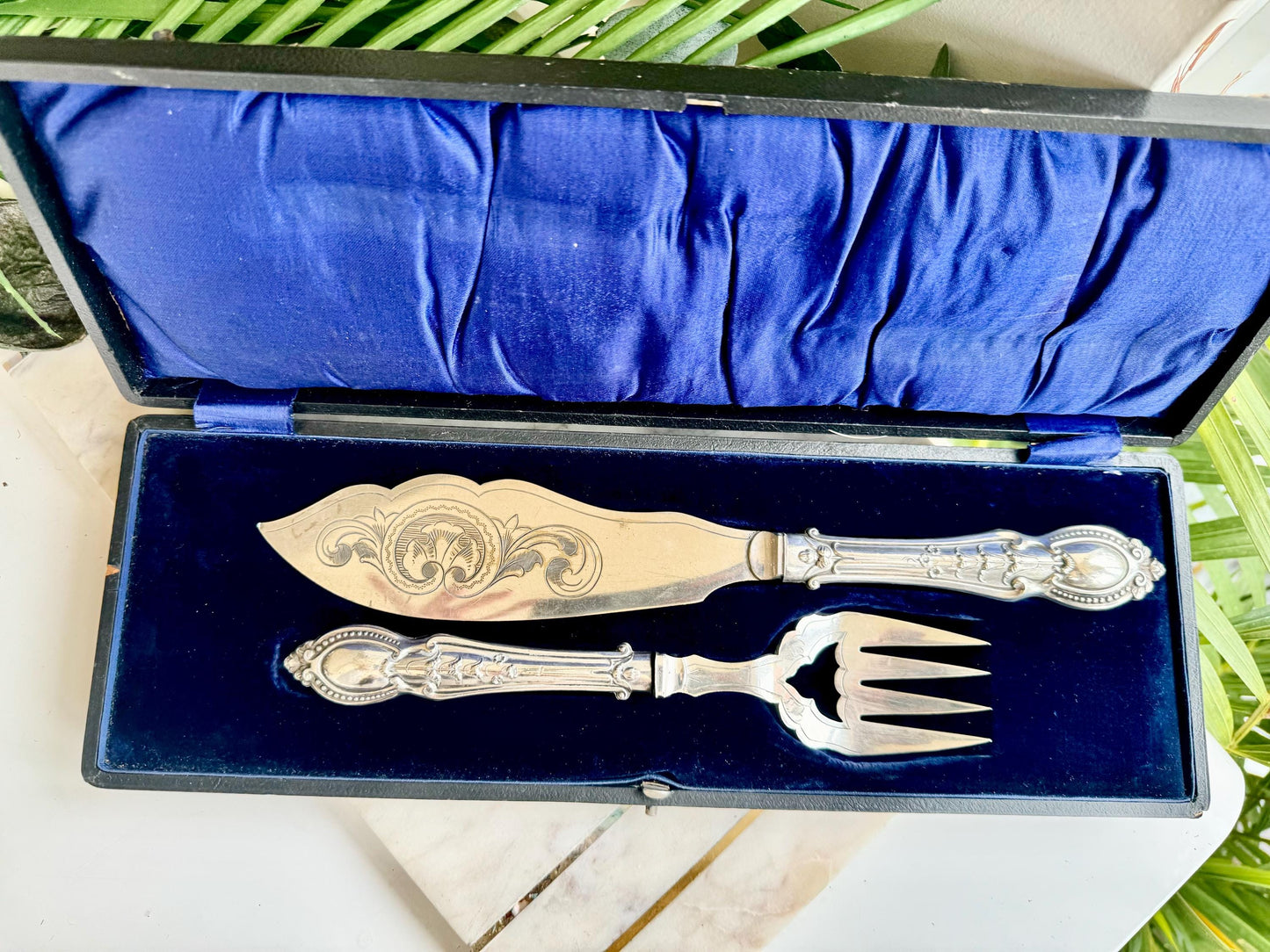 Antique Boxwd Fish Servers Silver Plated Vintage Pair of Engraved Fork and Knife, Elegant British Vintage silverware