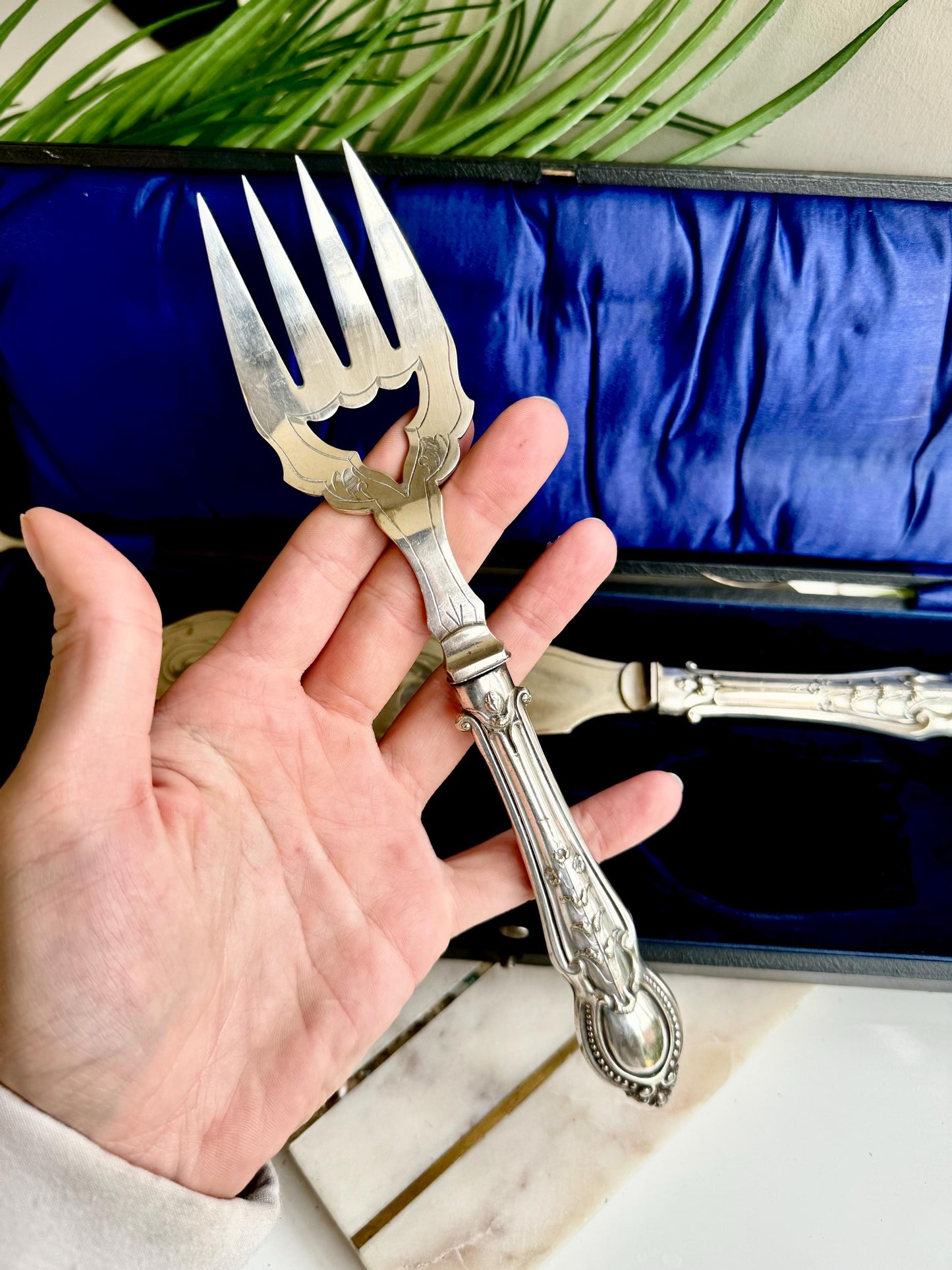 Antique Boxwd Fish Servers Silver Plated Vintage Pair of Engraved Fork and Knife, Elegant British Vintage silverware