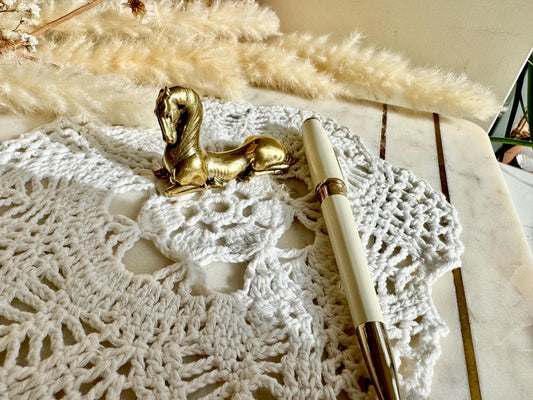 Horse pen rest, solid brass Horse statuette, fountain pen rest, Creative Brush holder, Luxury desk accessories, Christmas gift