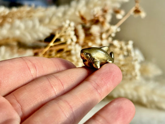 Cute baby Shark Ornamen, Brass craftsmanship solid brass shark sculpture, Happy shark paperweight, metal sea creatures decoration