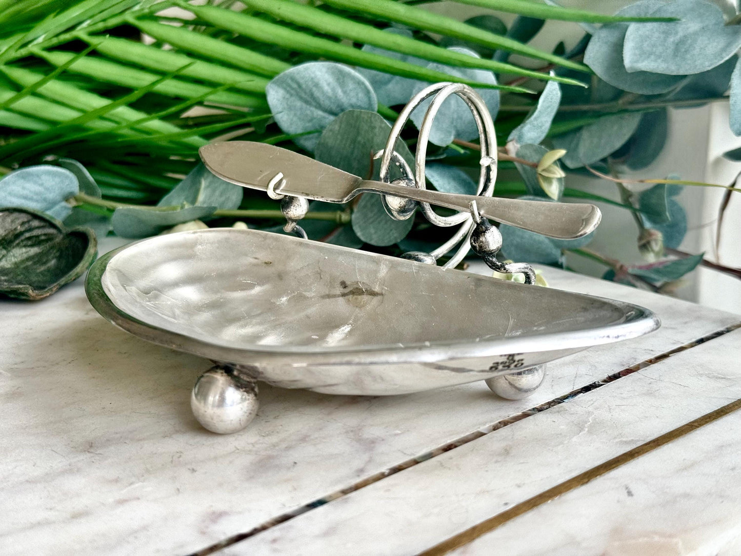Vintage EPNS Hamilton & Laidlaw Silver-Plated Oyster-Shaped Butter Dish with Knife, Shell Caviar Dish