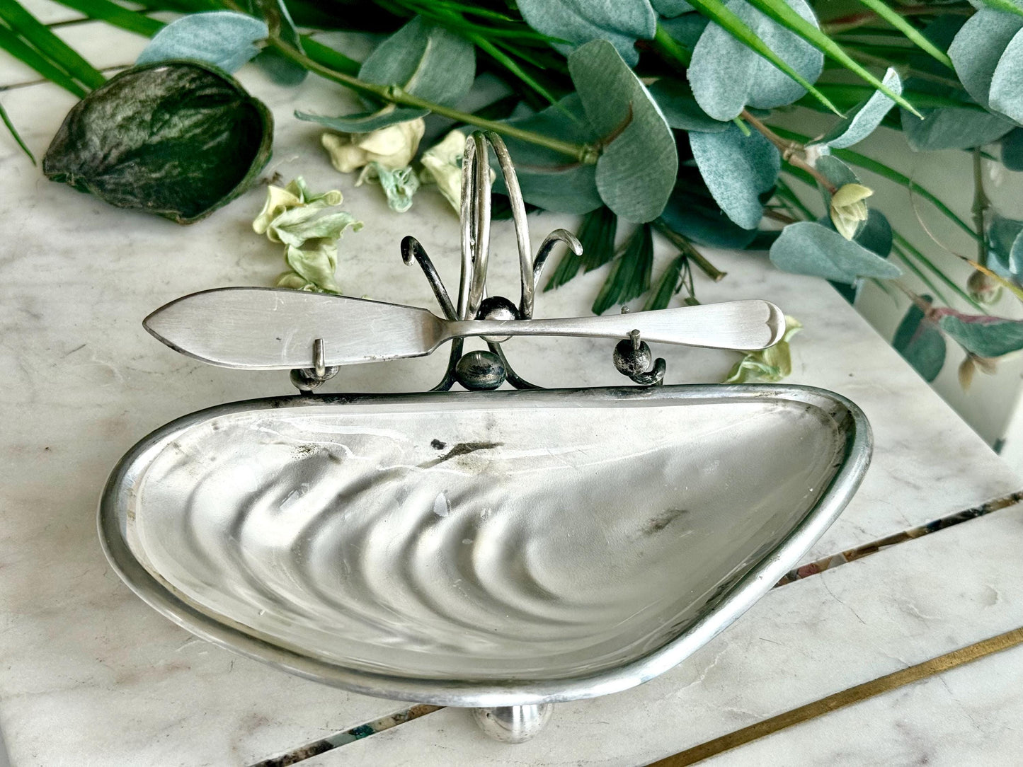 Vintage EPNS Hamilton & Laidlaw Silver-Plated Oyster-Shaped Butter Dish with Knife, Shell Caviar Dish