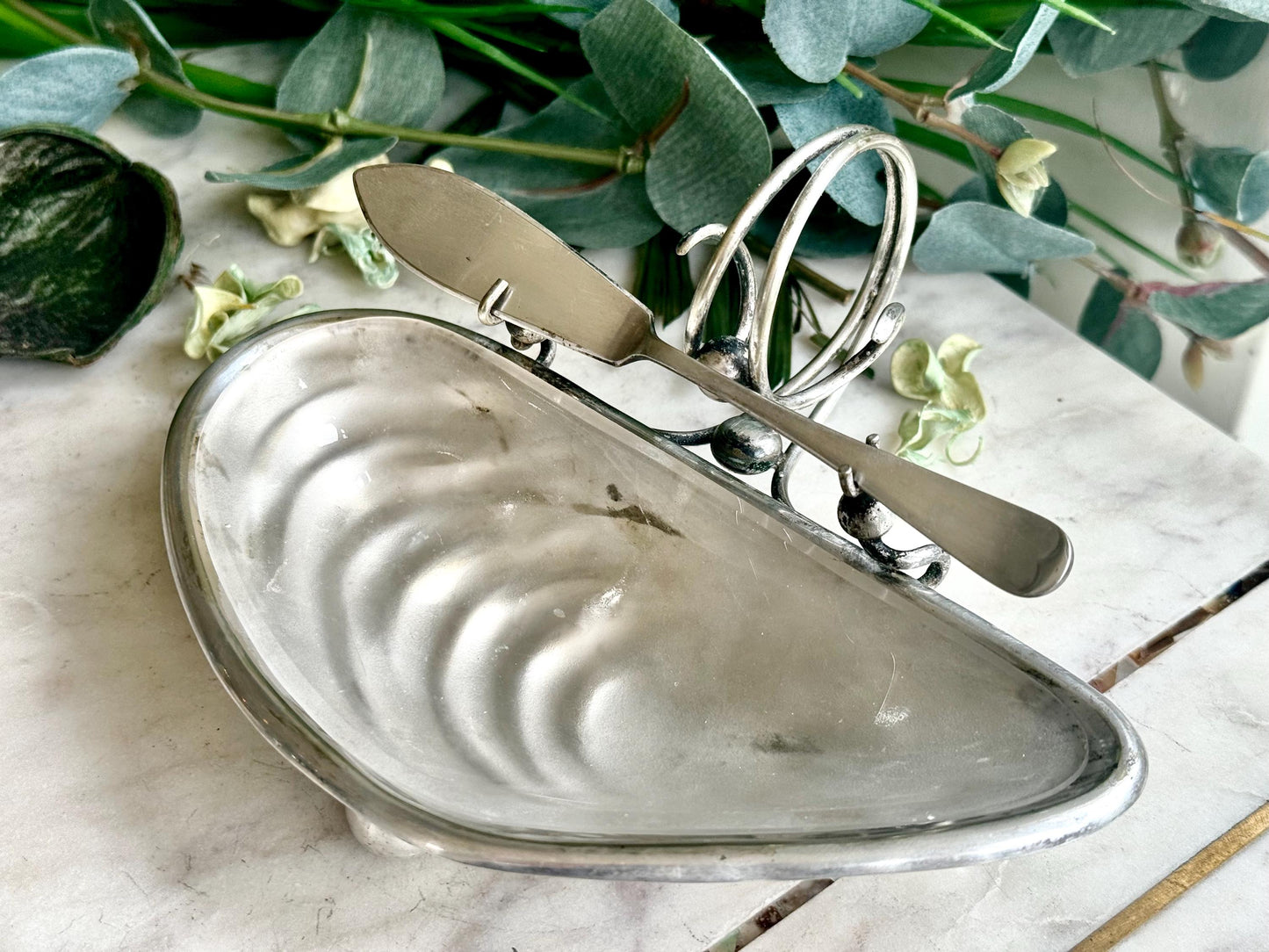 Vintage EPNS Hamilton & Laidlaw Silver-Plated Oyster-Shaped Butter Dish with Knife, Shell Caviar Dish