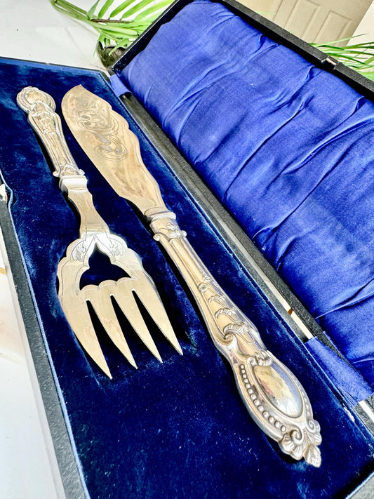 Antique Boxwd Fish Servers Silver Plated Vintage Pair of Engraved Fork and Knife, Elegant British Vintage silverware