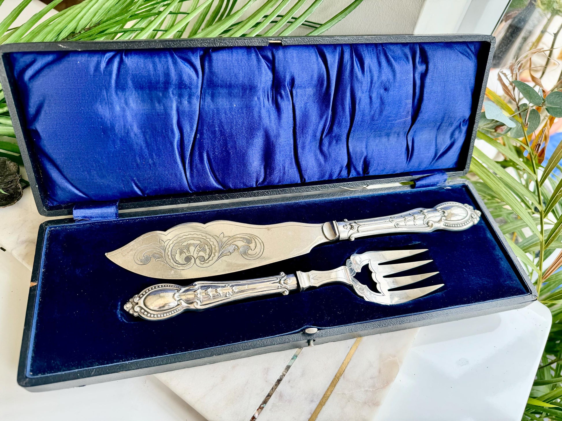 Antique Boxwd Fish Servers Silver Plated Vintage Pair of Engraved Fork and Knife, Elegant British Vintage silverware