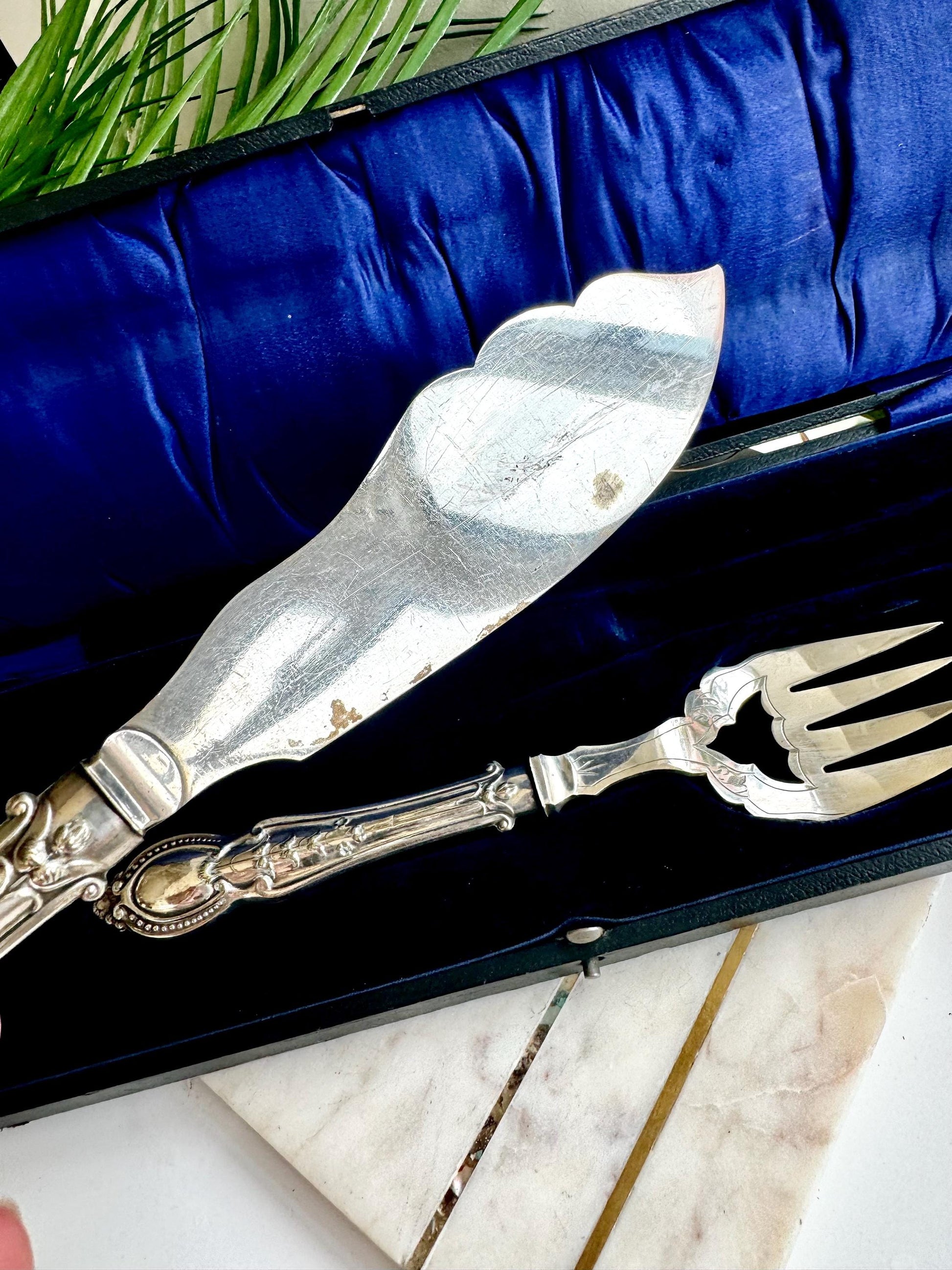 Antique Boxwd Fish Servers Silver Plated Vintage Pair of Engraved Fork and Knife, Elegant British Vintage silverware