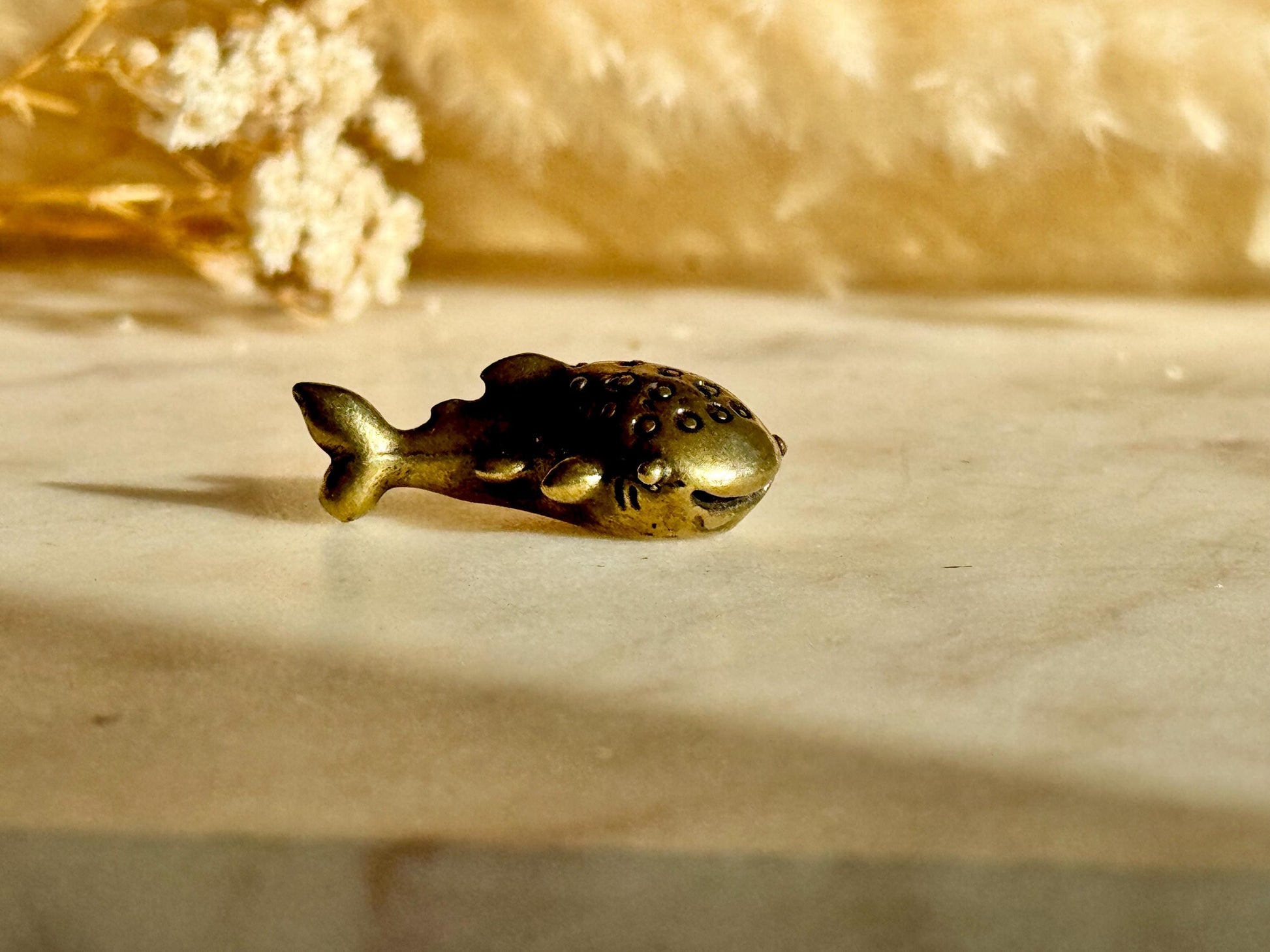 Cute solid brass sculptures Whale Shark figurine, metal sea creatures, desktop decor, metal whale figurine