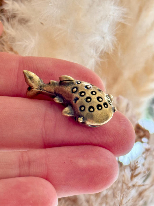 Cute solid brass sculptures Whale Shark figurine, metal sea creatures, desktop decor, metal whale figurine