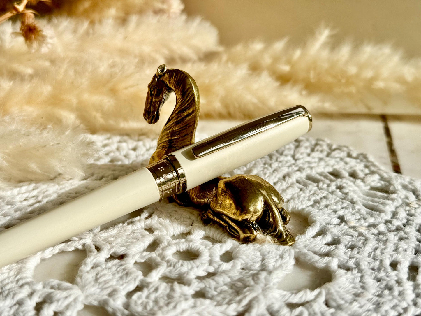 Horse pen rest, solid brass Horse statuette, fountain pen rest, Creative Brush holder, Luxury desk accessories, Christmas gift