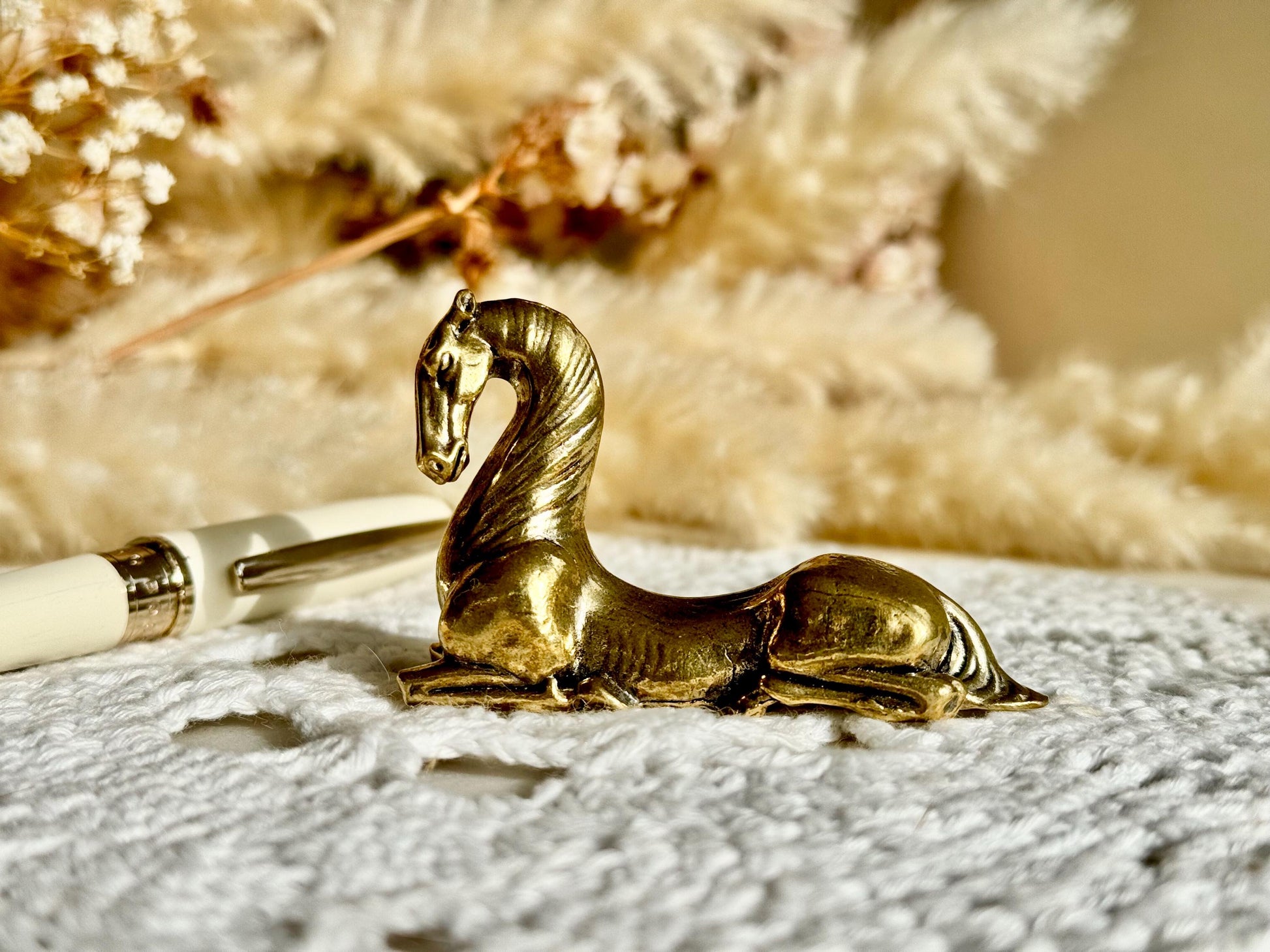 Horse pen rest, solid brass Horse statuette, fountain pen rest, Creative Brush holder, Luxury desk accessories, Christmas gift