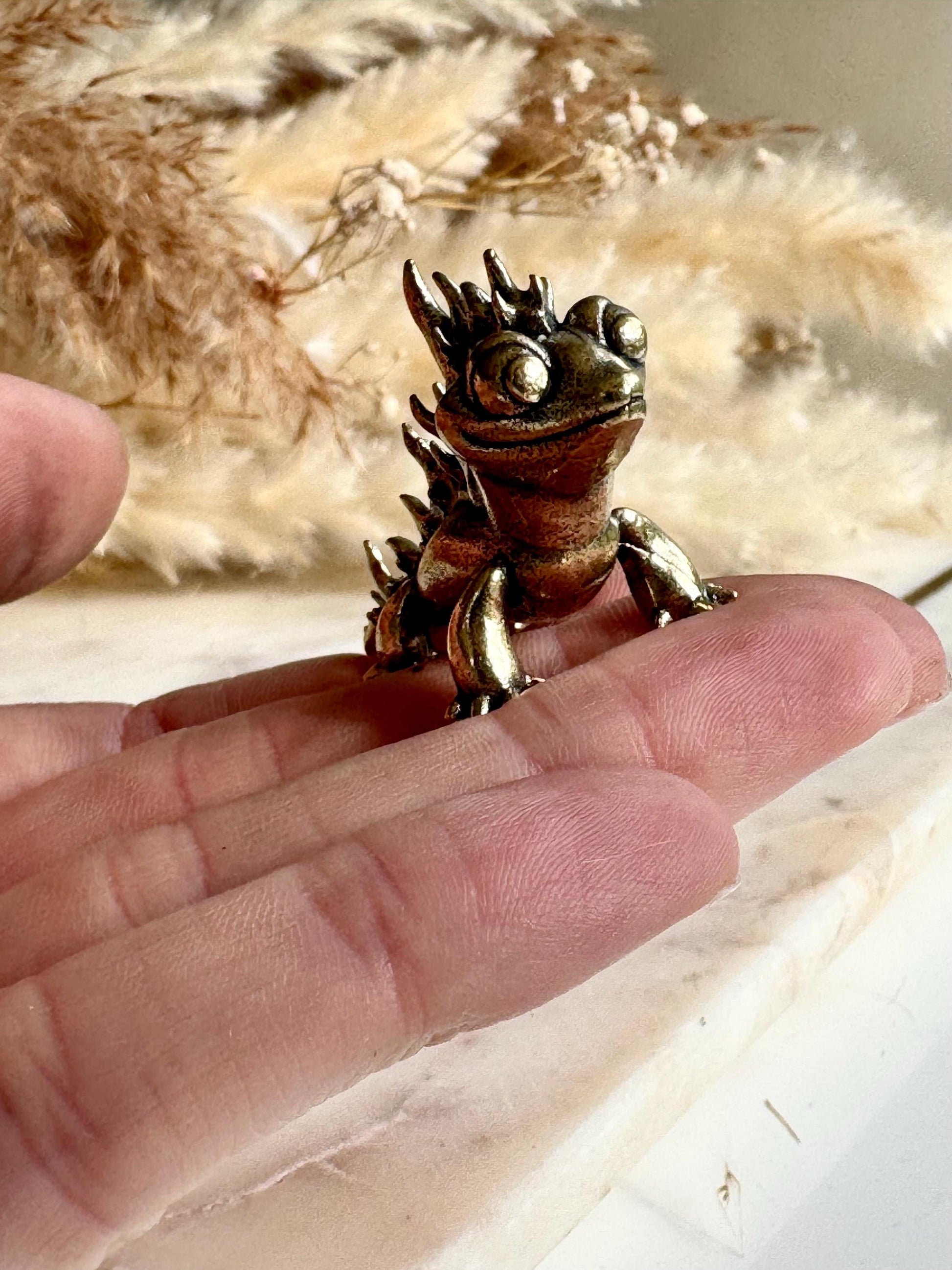 Lifelike solid brass fantasy lizard figurine, happy dragon-like reptile statuette, metal mythical creature ornament, chameleon figurine