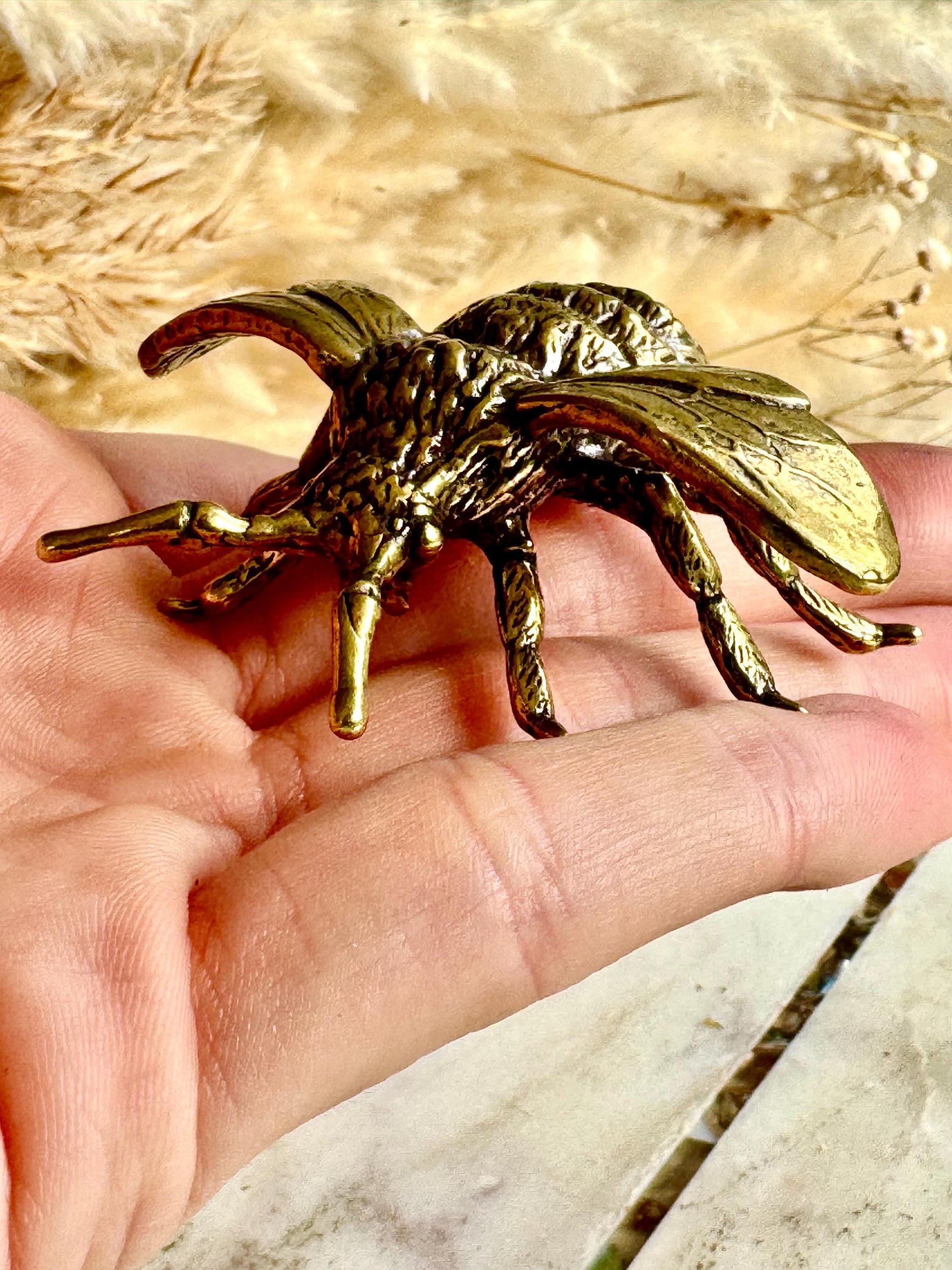 Solid brass bumblebee figurine, realistic bee sculpture, insect ornament, detailed brass garden pollinator paperweight.