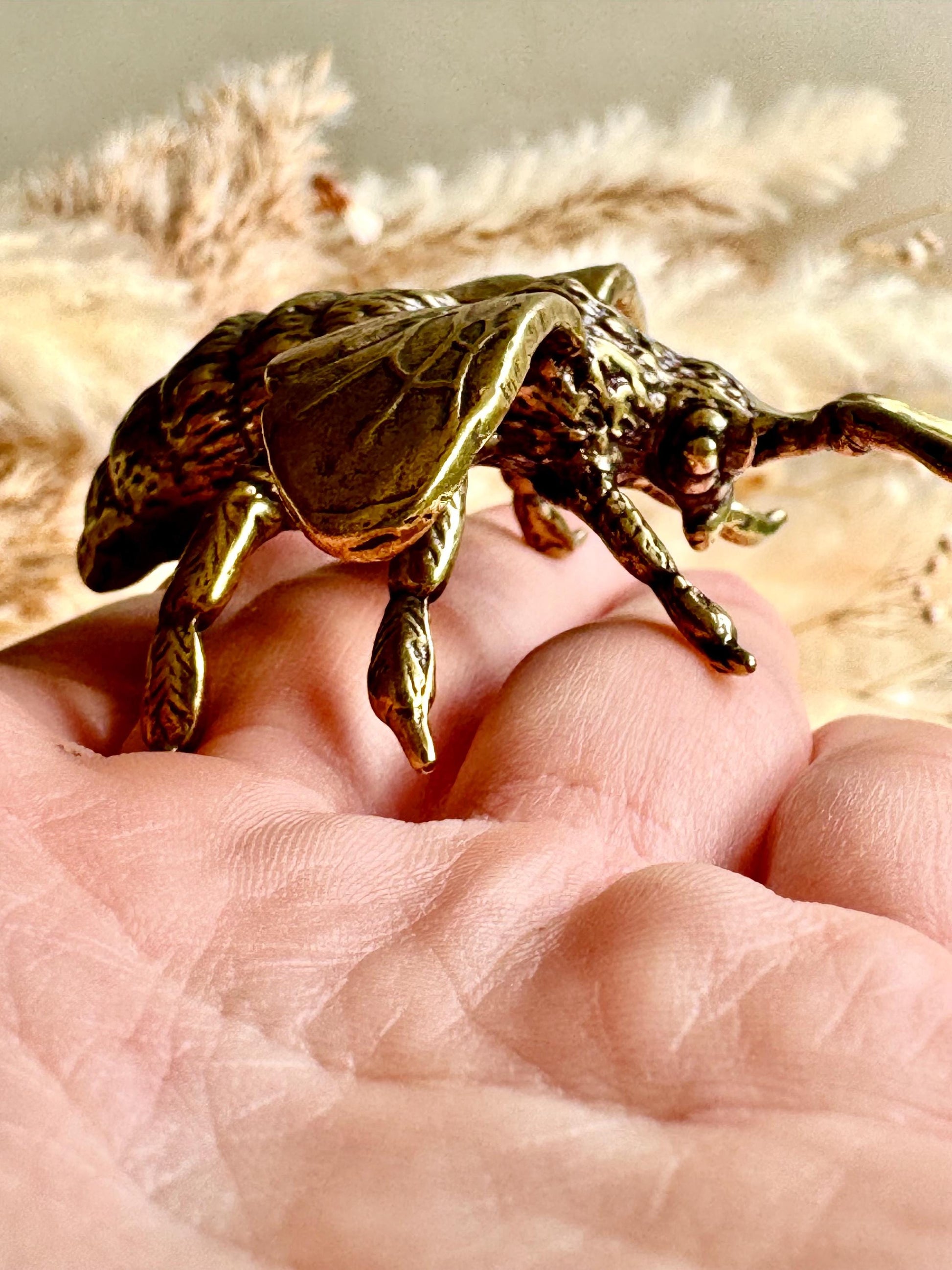 Solid brass bumblebee figurine, realistic bee sculpture, insect ornament, detailed brass garden pollinator paperweight.