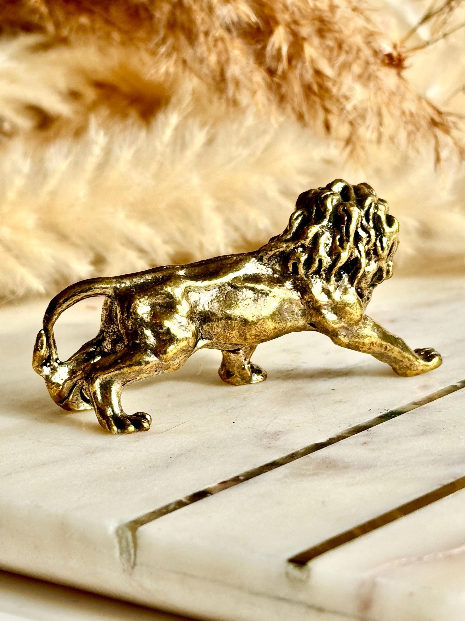 Vintage style roaring lion casting figurine, Antique Solid Brass Hand Carved Lion Statue, home decoration, collectible brass figurine