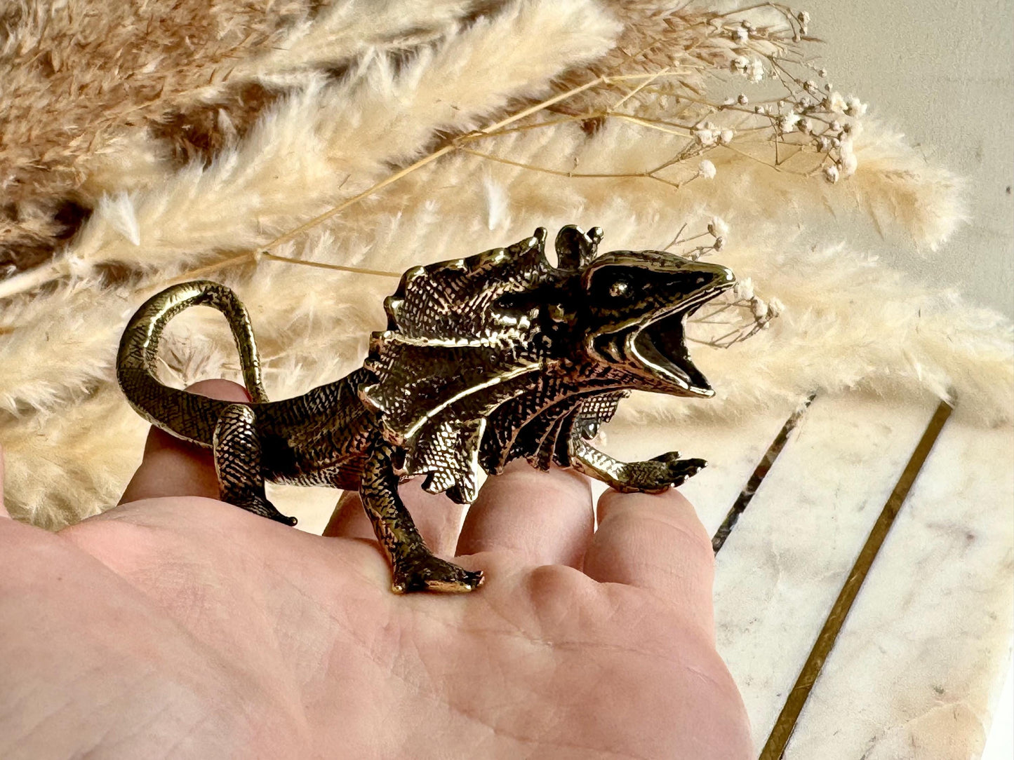 Fine lifelike brass frilled dragon miniature, detailed lizard sculpture, solid brass reptile figurine, exotic iguana ornament, metal frilled