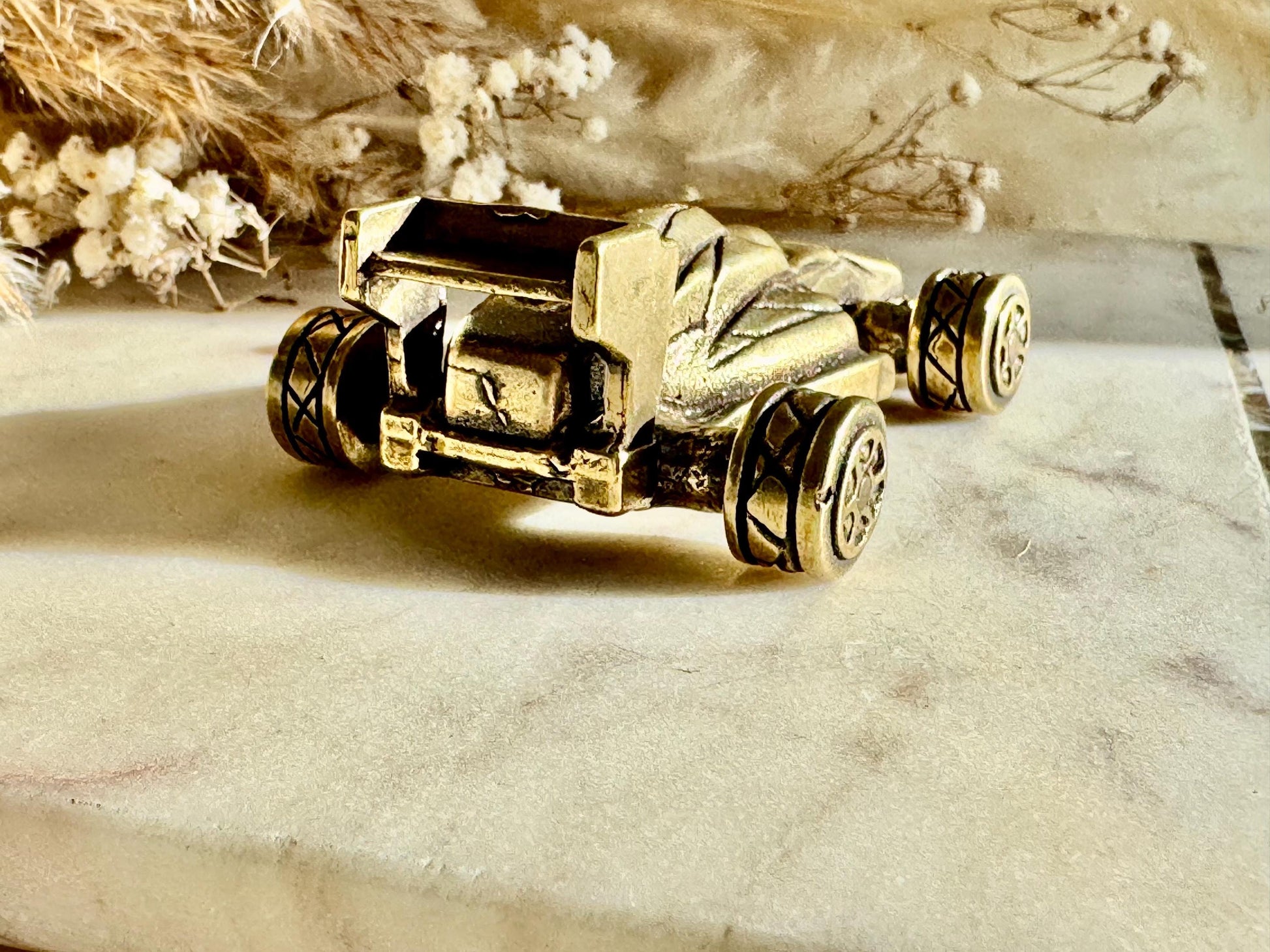 Solid brass Formula 1 race car, F1 collectible, rolling wheels metal statue, detailed brass racing car, unique motorsport decor